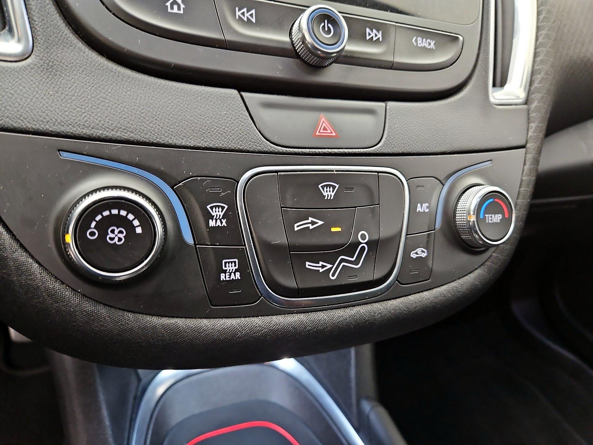 Thumbnail: 2016 Chevrolet Malibu - 16