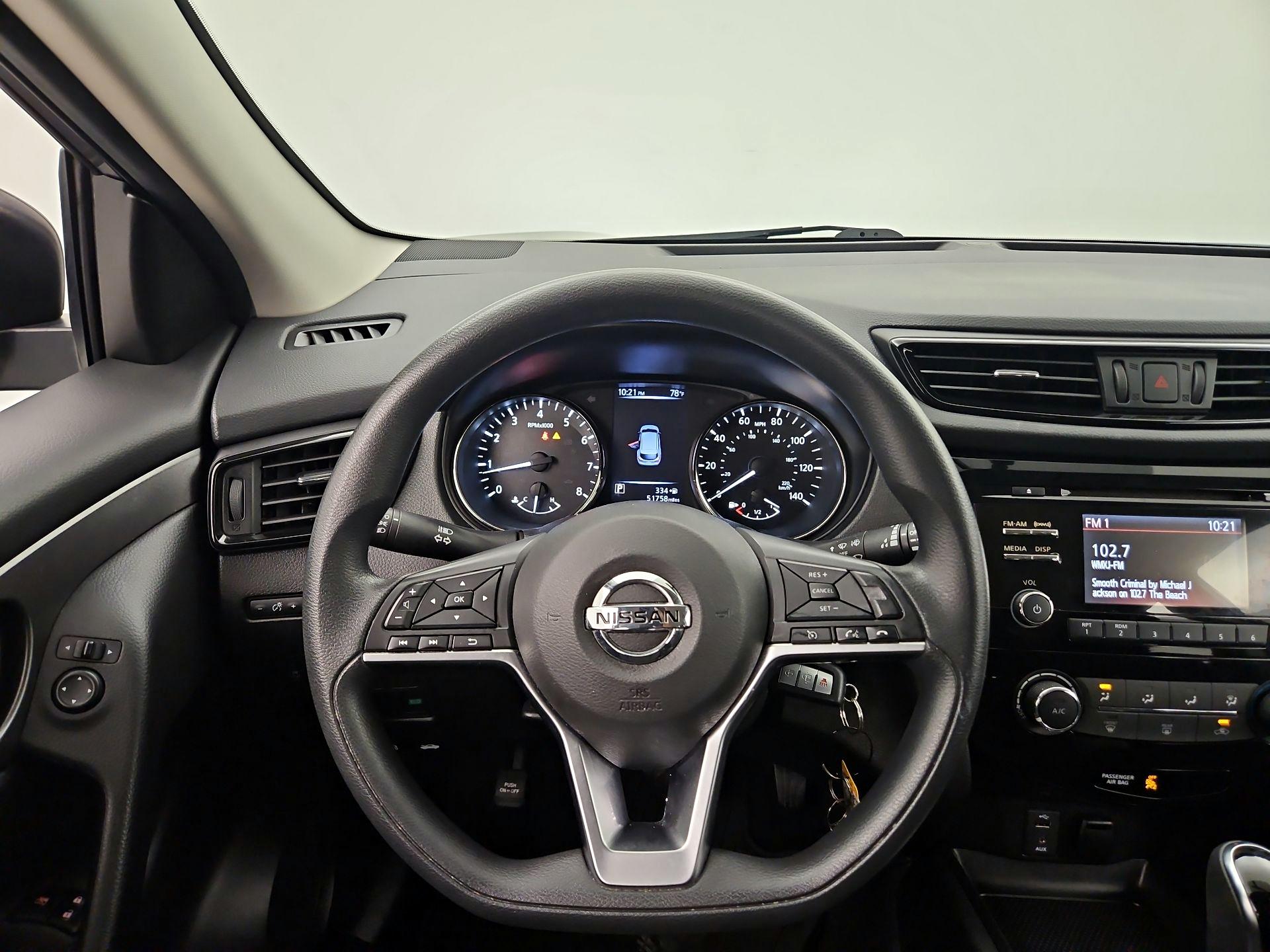 Thumbnail: 2017 Nissan Rogue Sport - 10