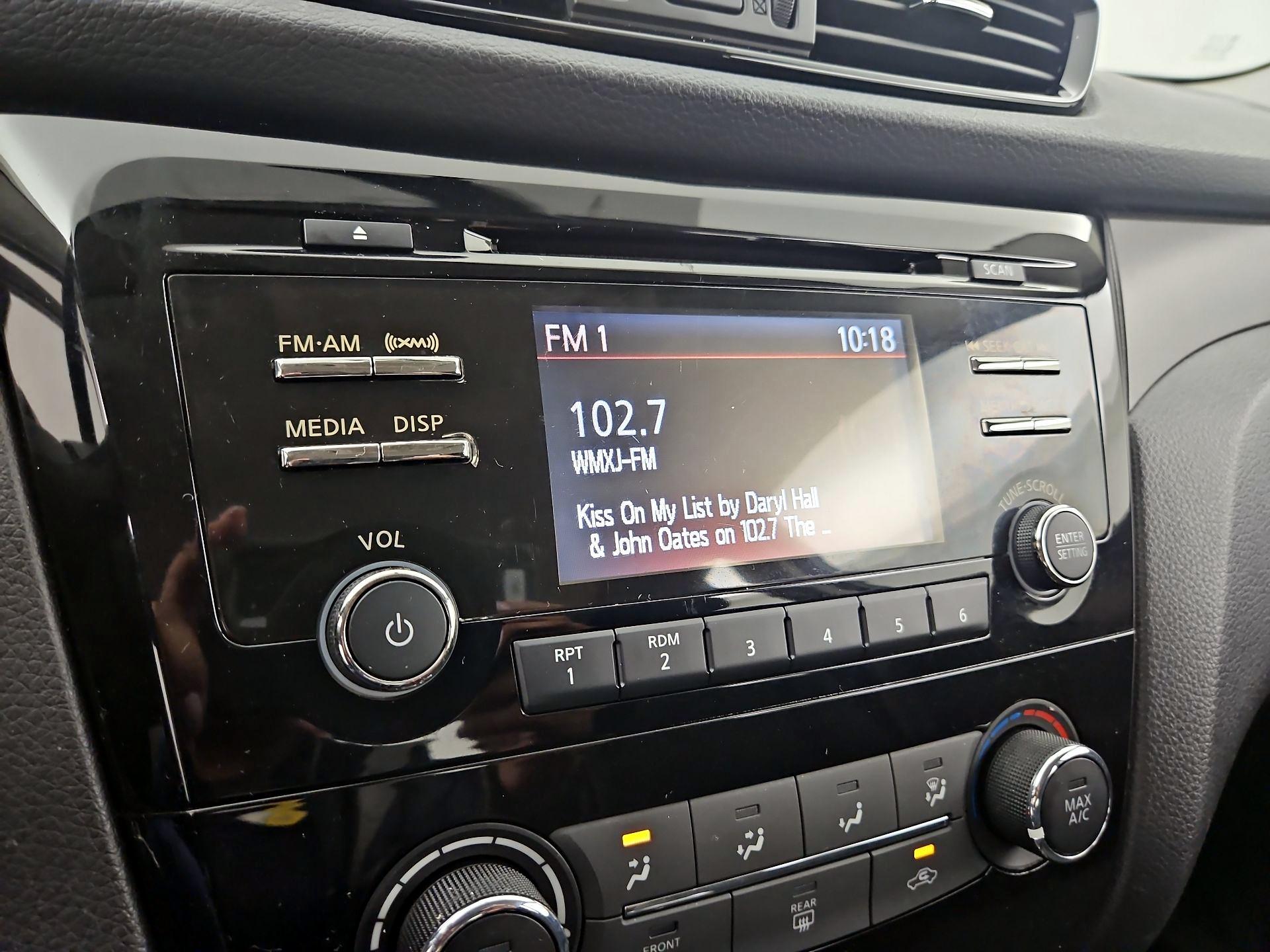 Thumbnail: 2017 Nissan Rogue Sport - 15
