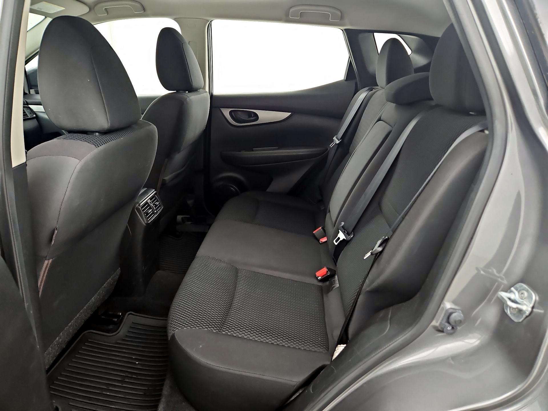Thumbnail: 2017 Nissan Rogue Sport - 19