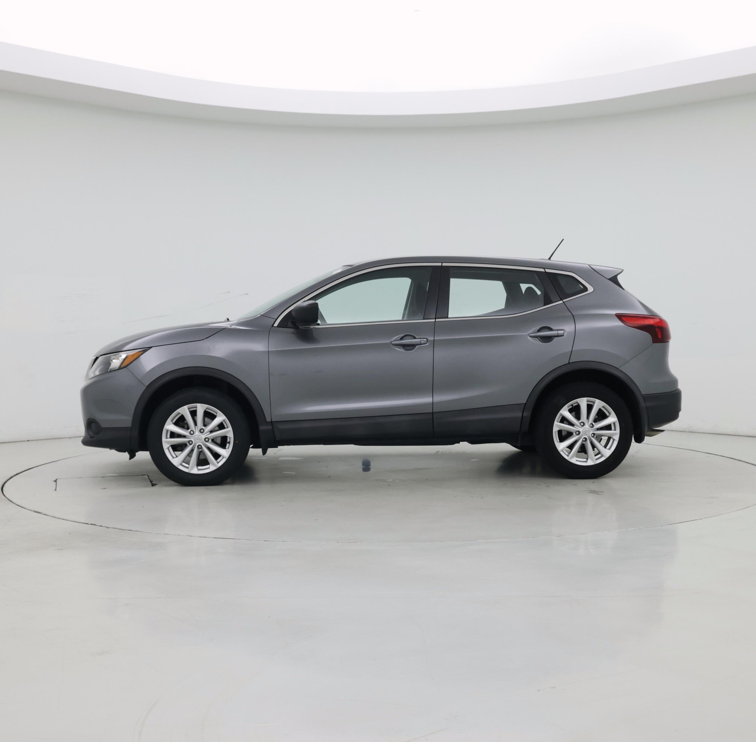 Thumbnail: 2017 Nissan Rogue Sport - 3