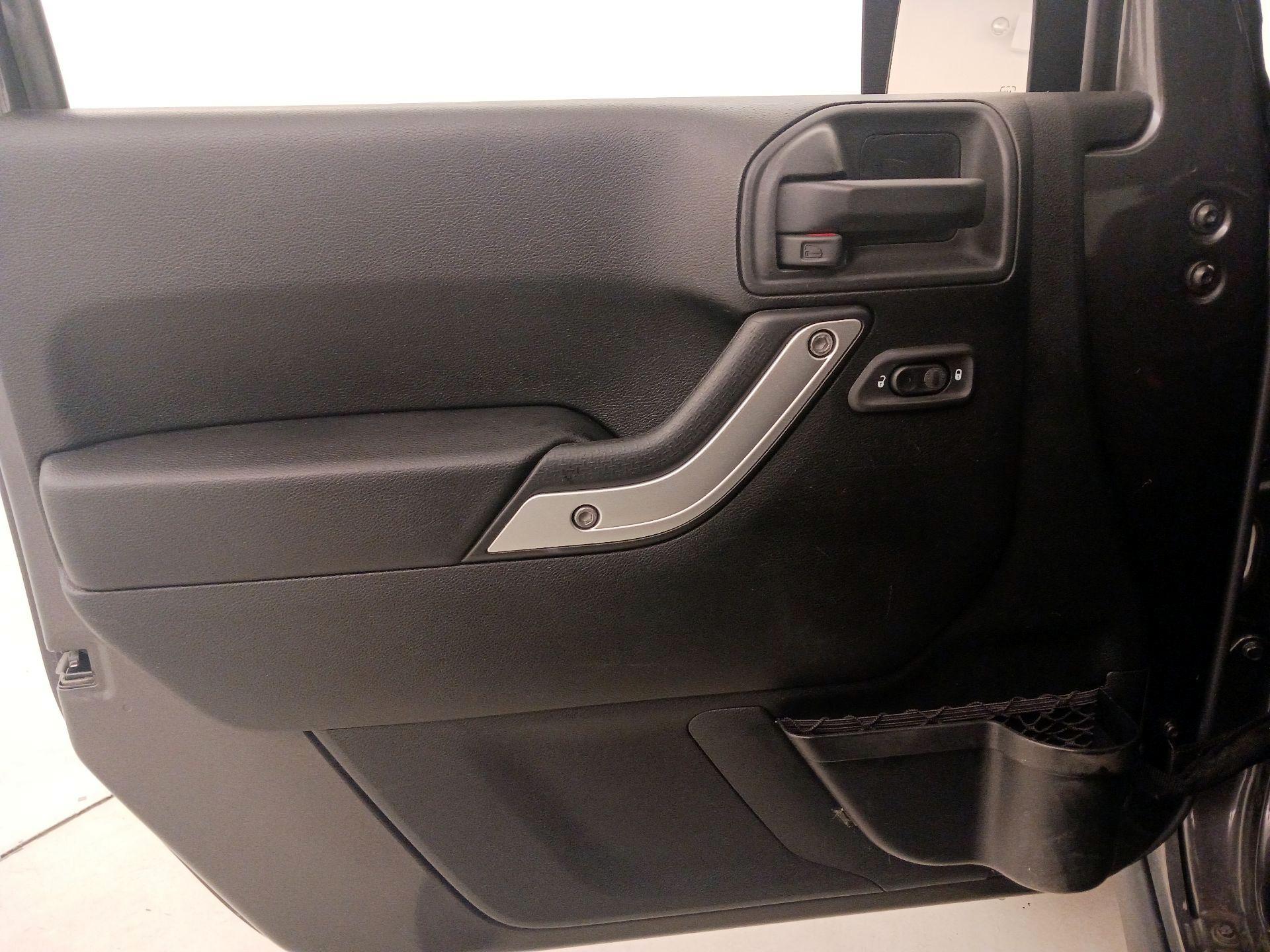 Thumbnail: 2018 Jeep Wrangler - 12