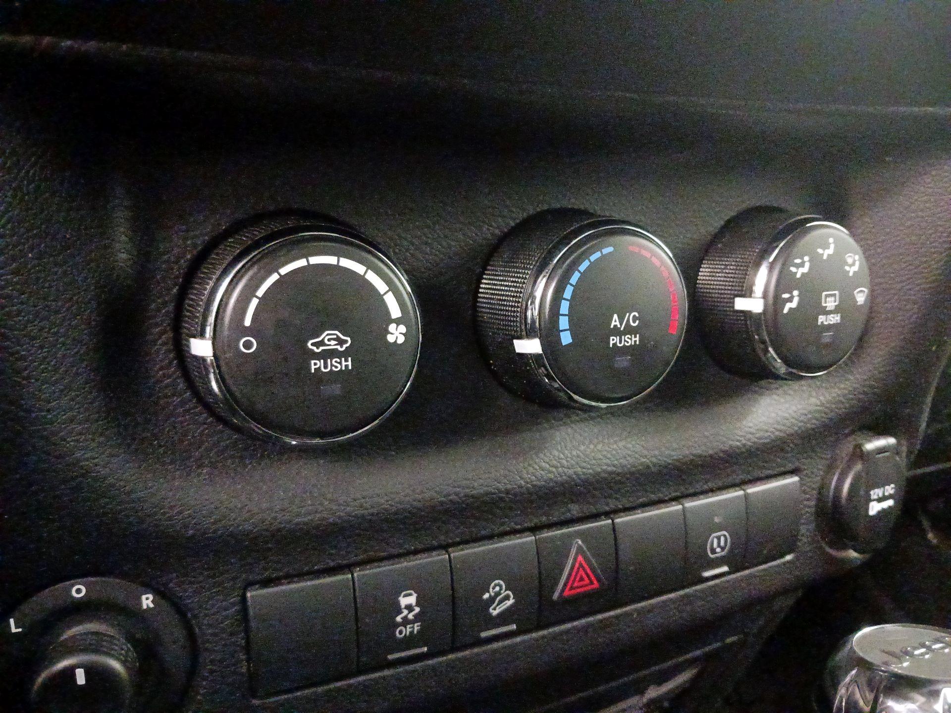 Thumbnail: 2018 Jeep Wrangler - 15