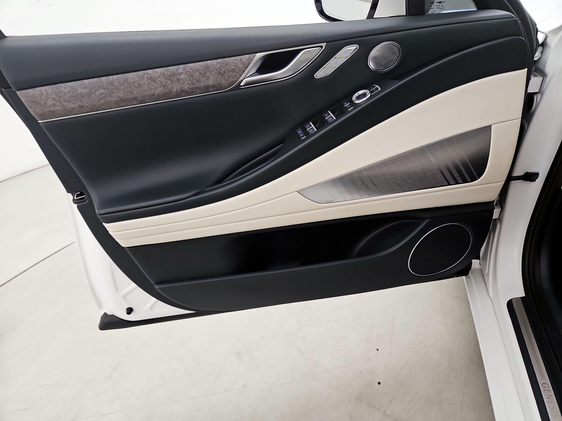 Thumbnail: 2023 Genesis G80 - 12
