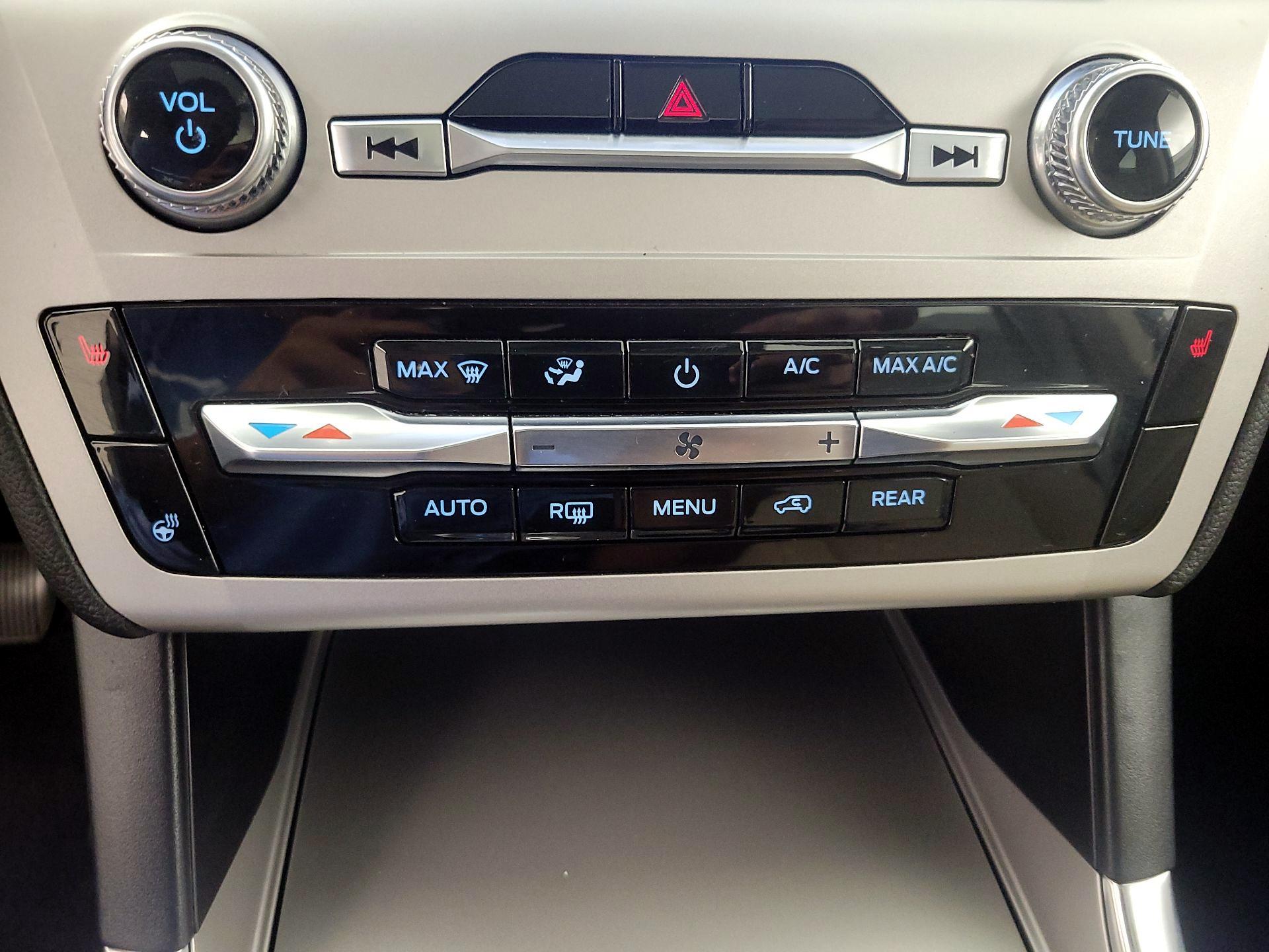 Thumbnail: 2022 Ford Explorer - 16