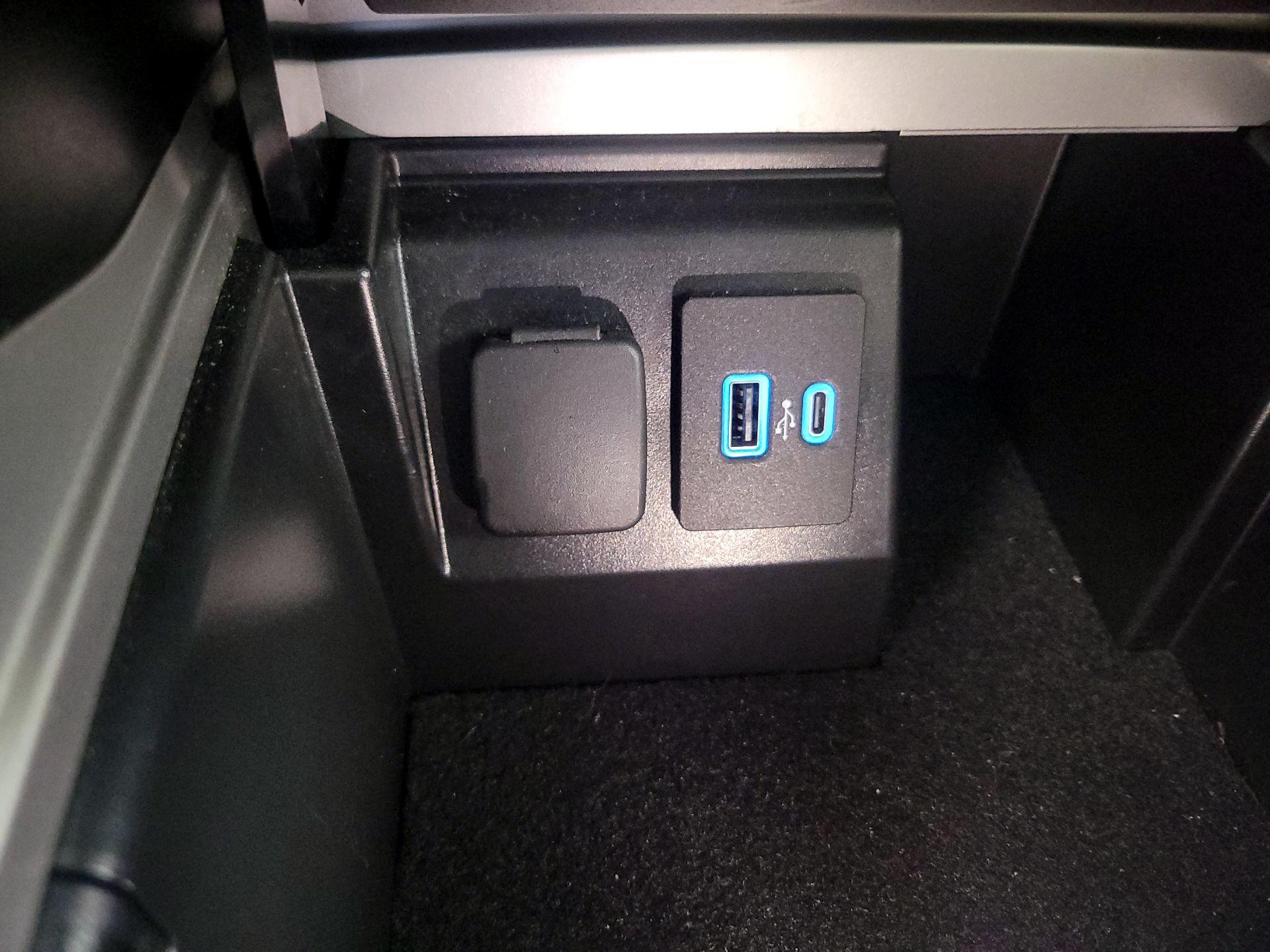 Thumbnail: 2022 Ford Explorer - 18