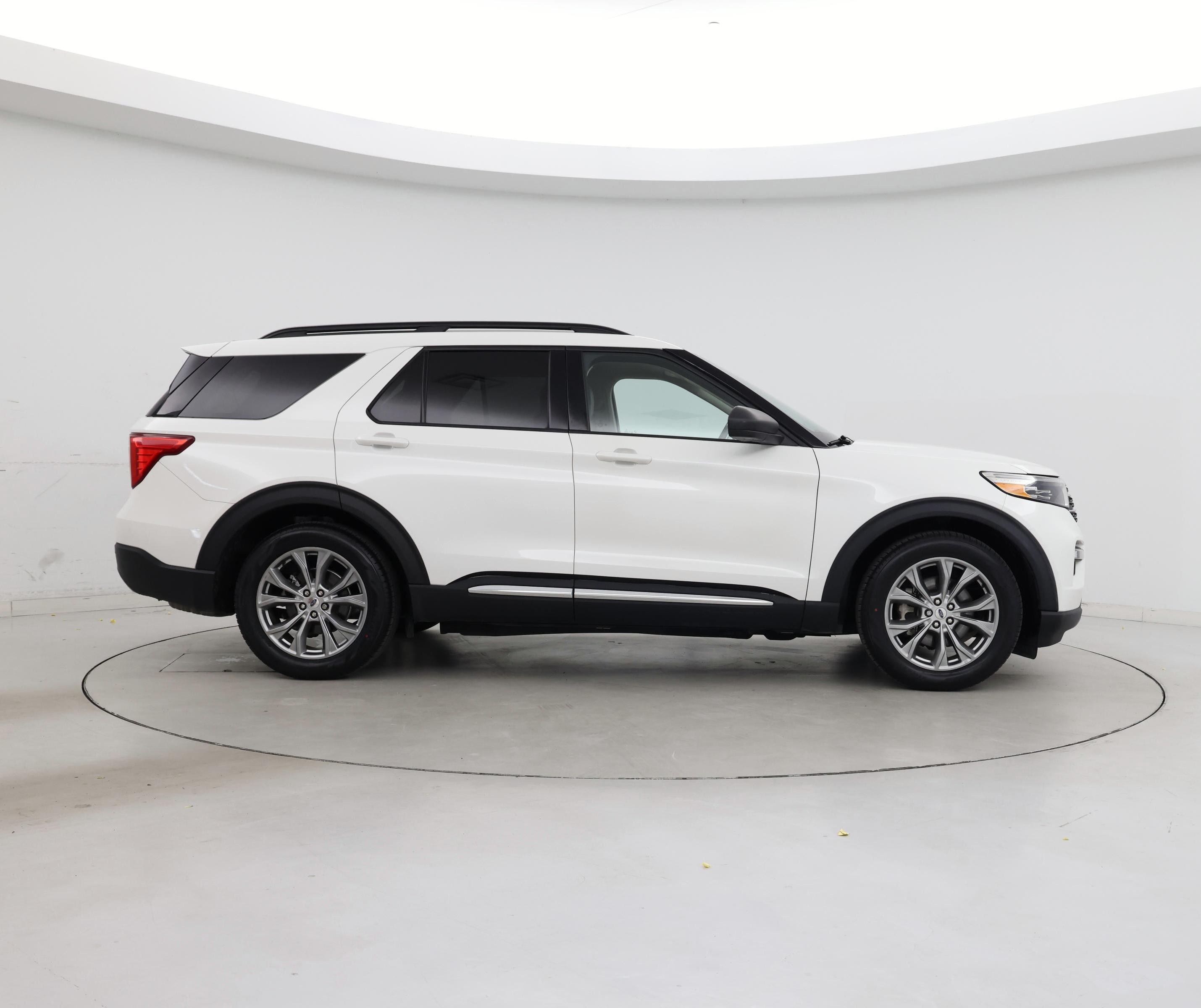 Thumbnail: 2022 Ford Explorer - 7