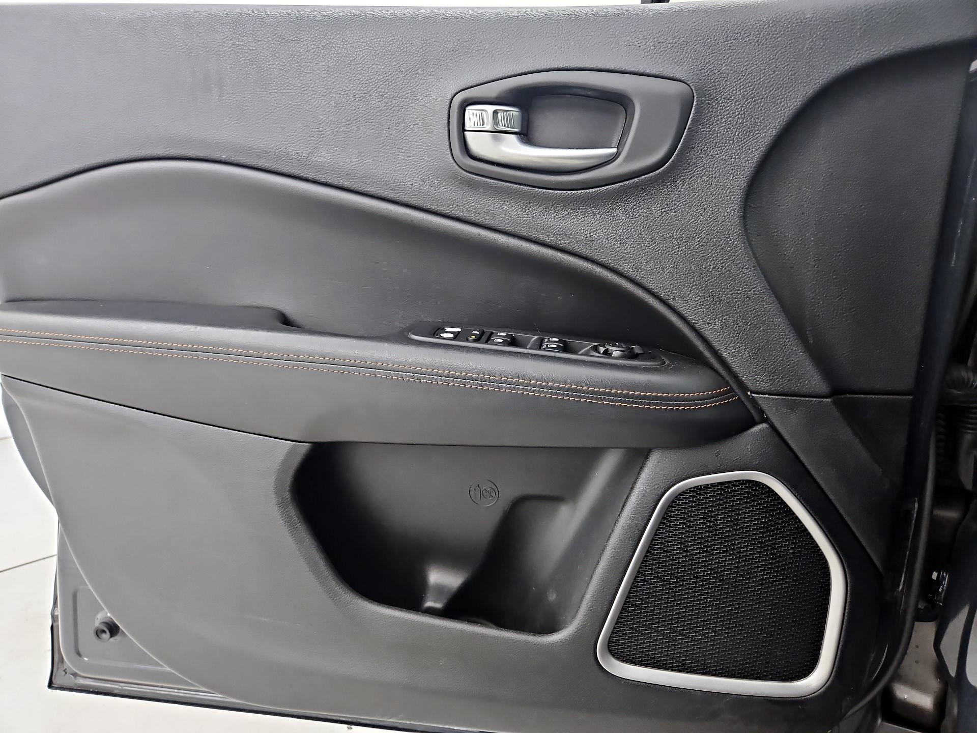 Thumbnail: 2018 Jeep Compass - 12