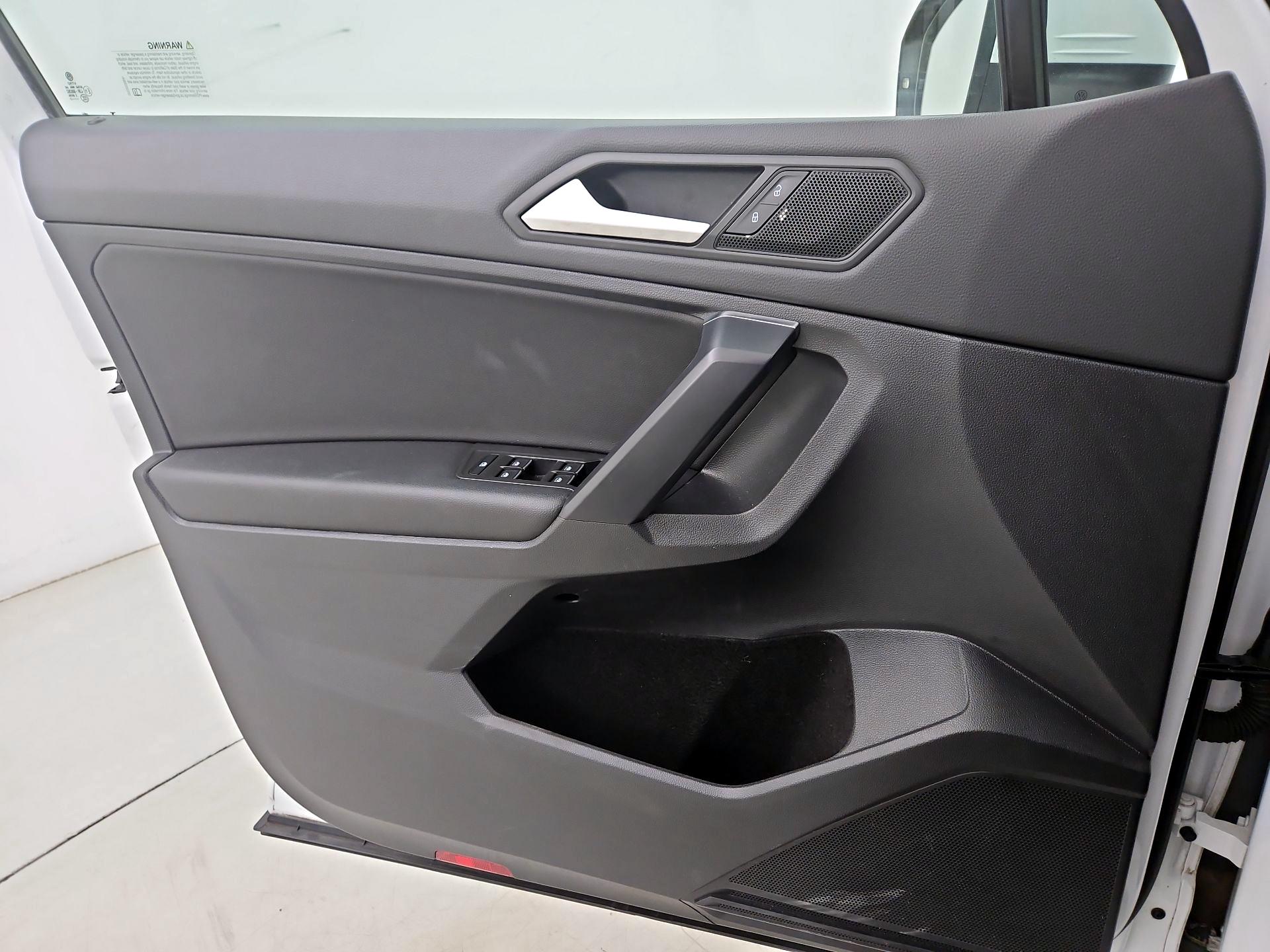 Thumbnail: 2021 Volkswagen Tiguan - 12