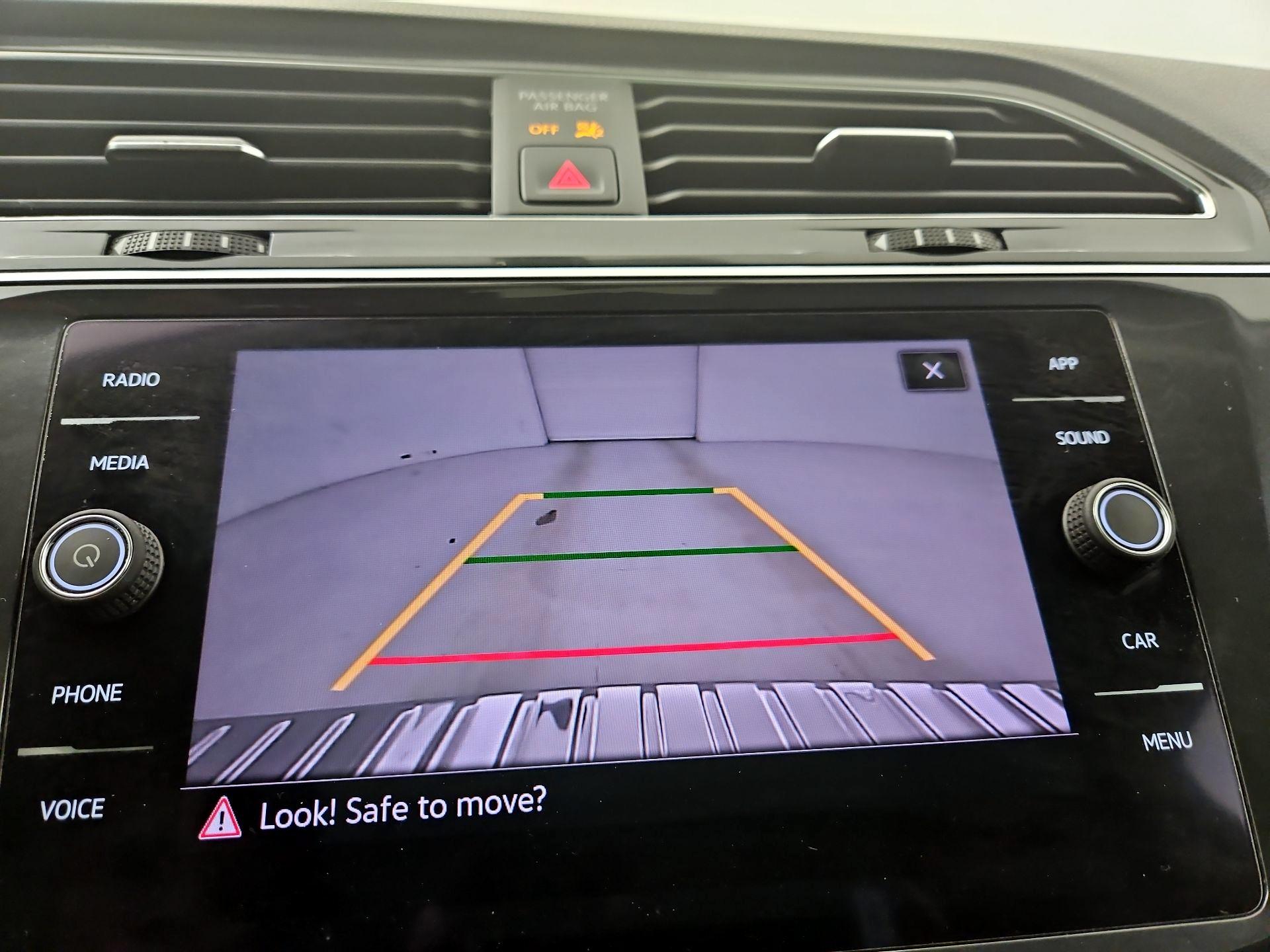 Thumbnail: 2021 Volkswagen Tiguan - 14