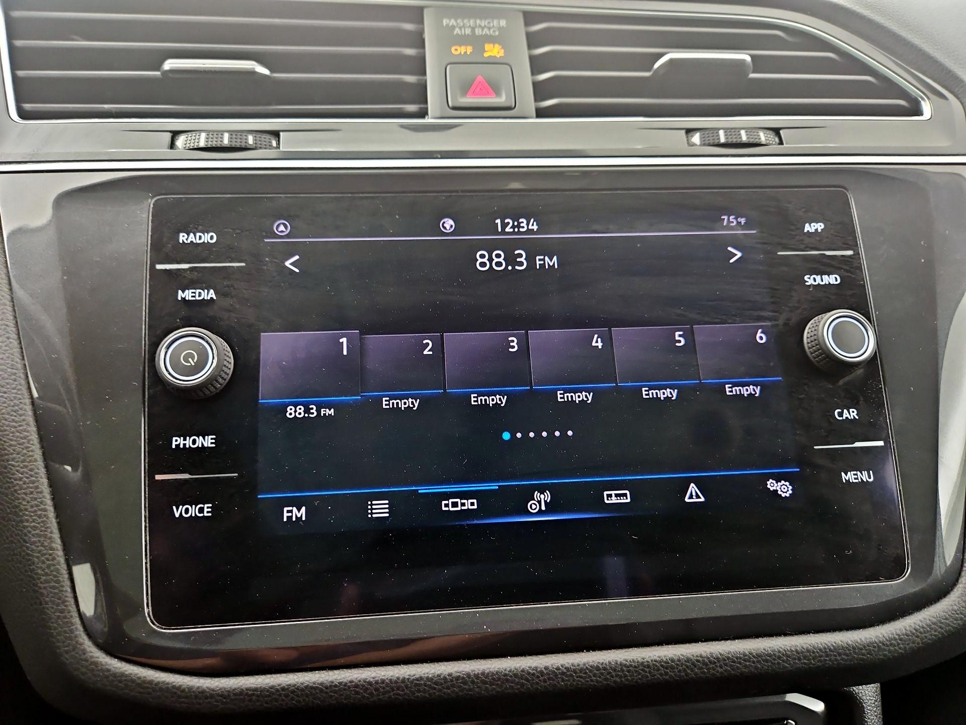 Thumbnail: 2021 Volkswagen Tiguan - 15