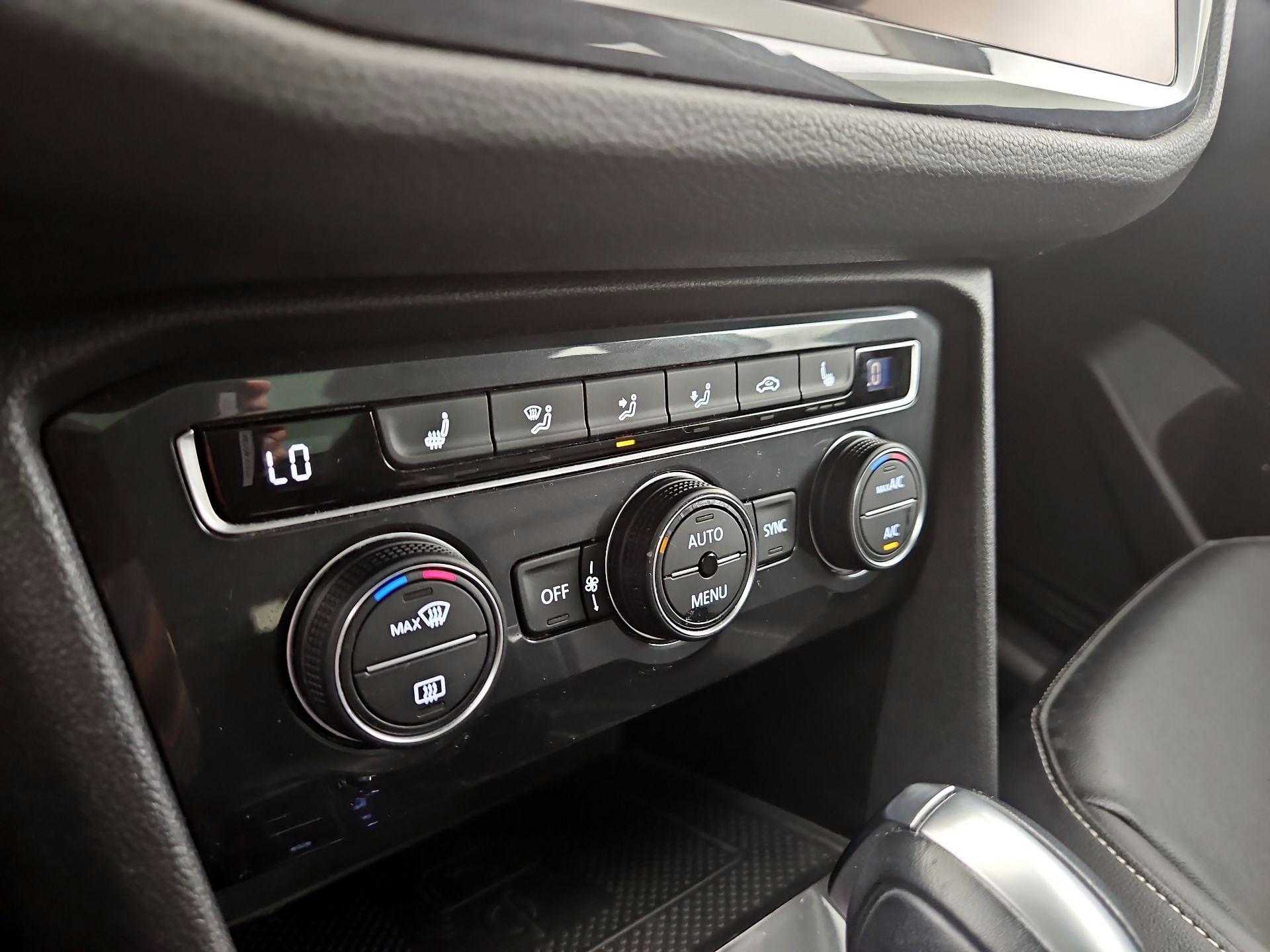 Thumbnail: 2021 Volkswagen Tiguan - 16