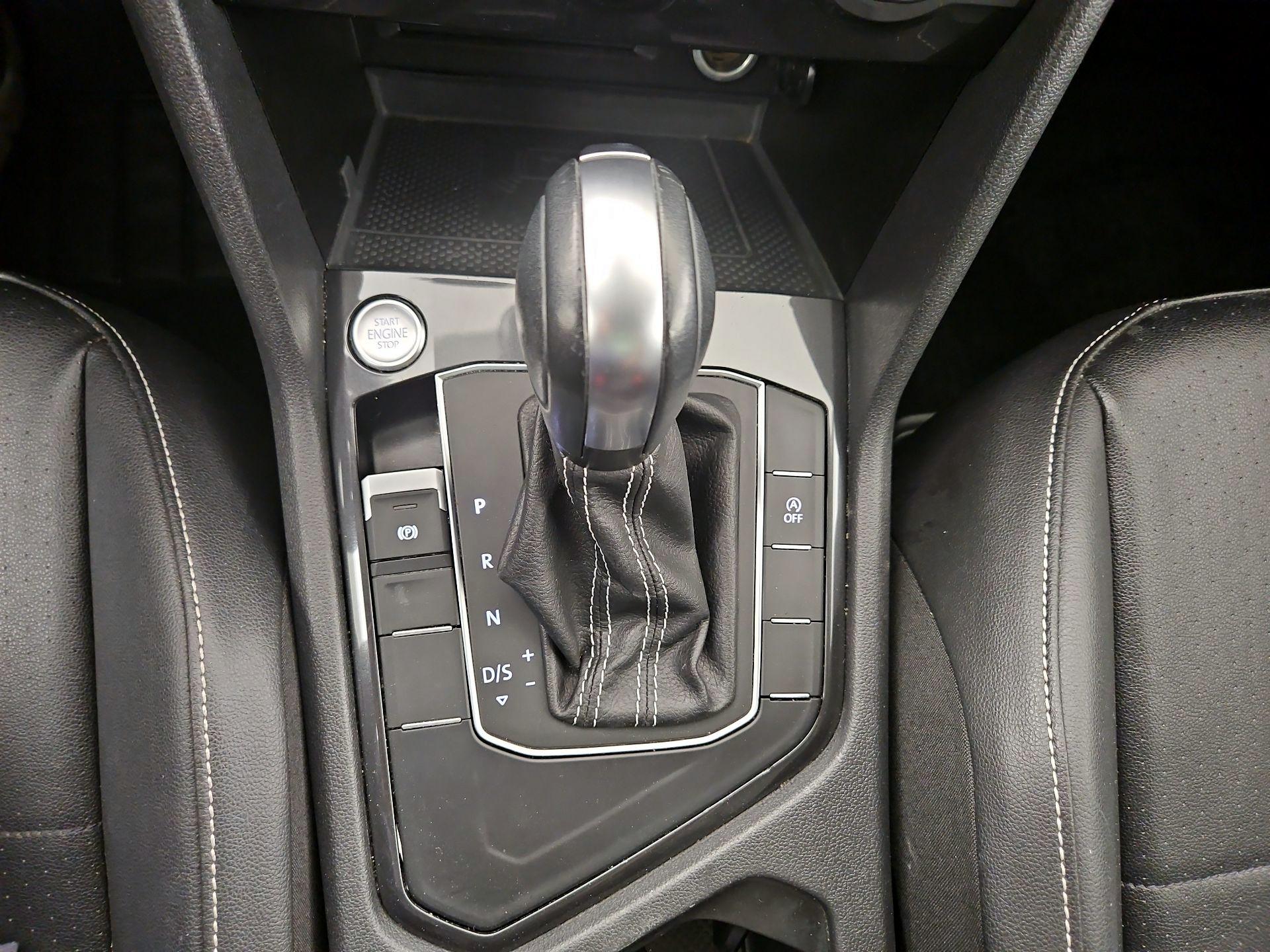 Thumbnail: 2021 Volkswagen Tiguan - 17