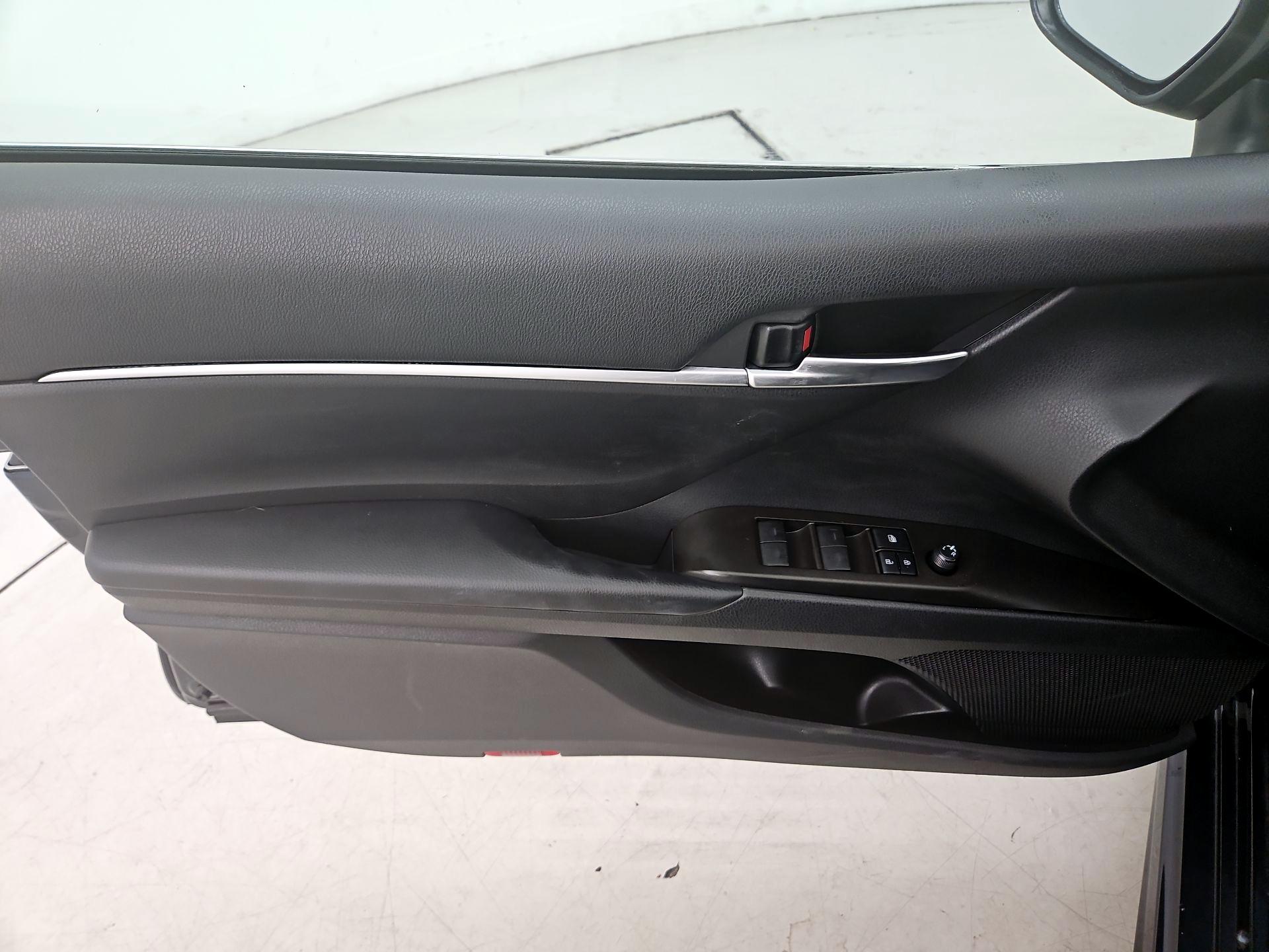 Thumbnail: 2021 Toyota Camry - 12