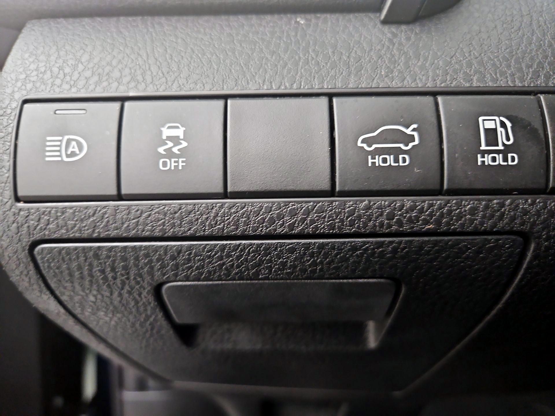 Thumbnail: 2021 Toyota Camry - 13