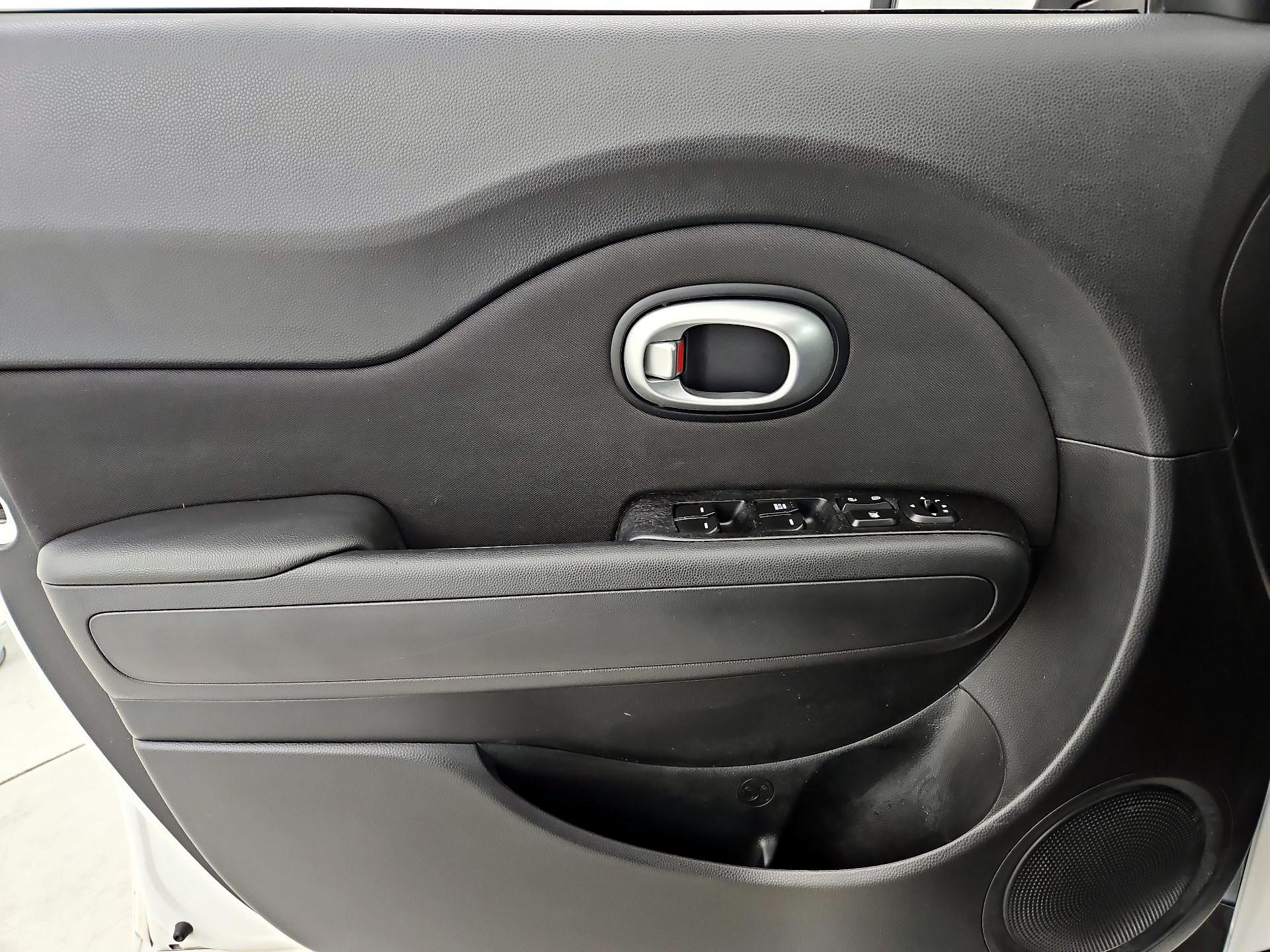 Thumbnail: 2015 Kia Soul - 12