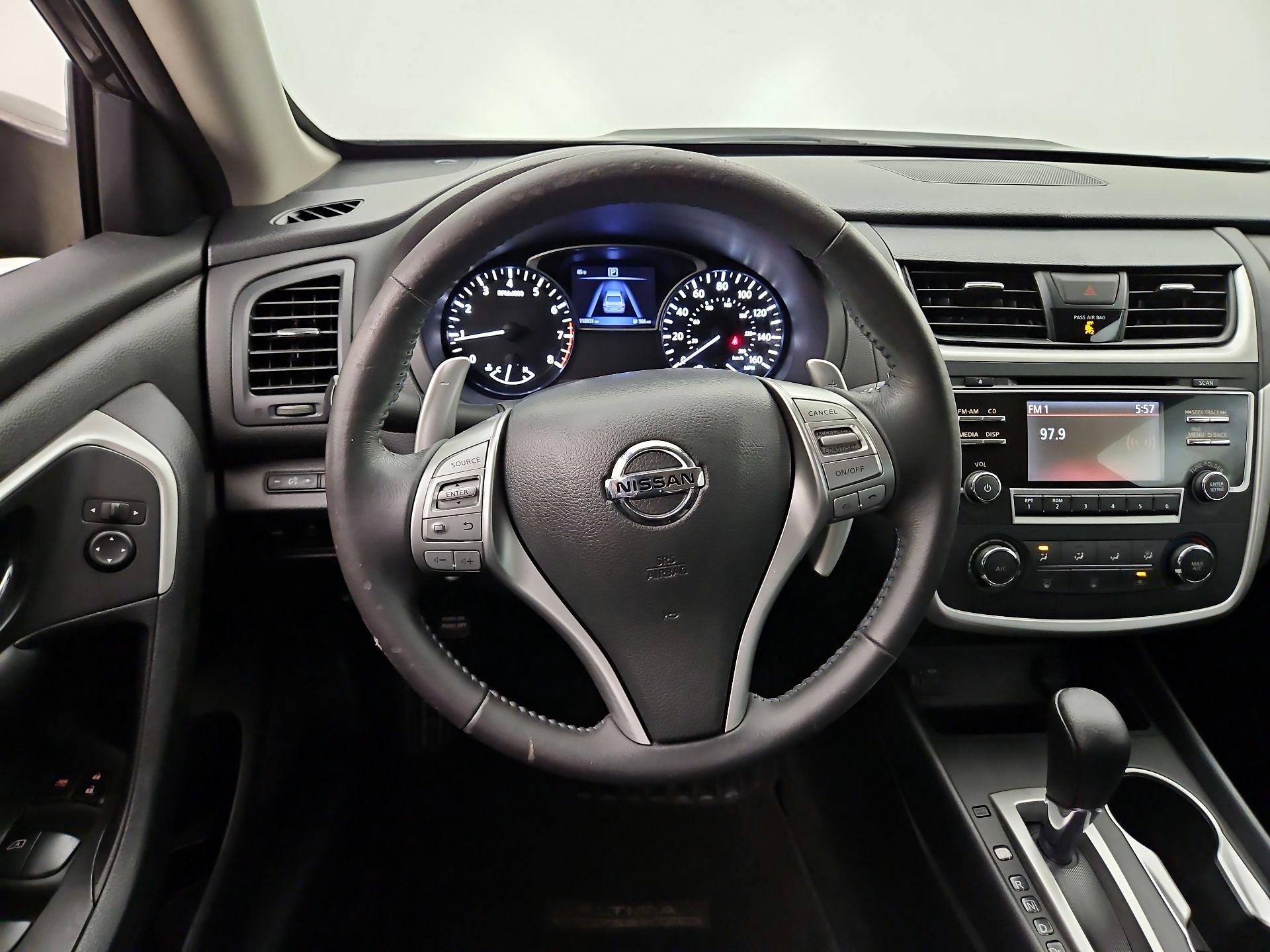 Thumbnail: 2017 Nissan Altima - 10