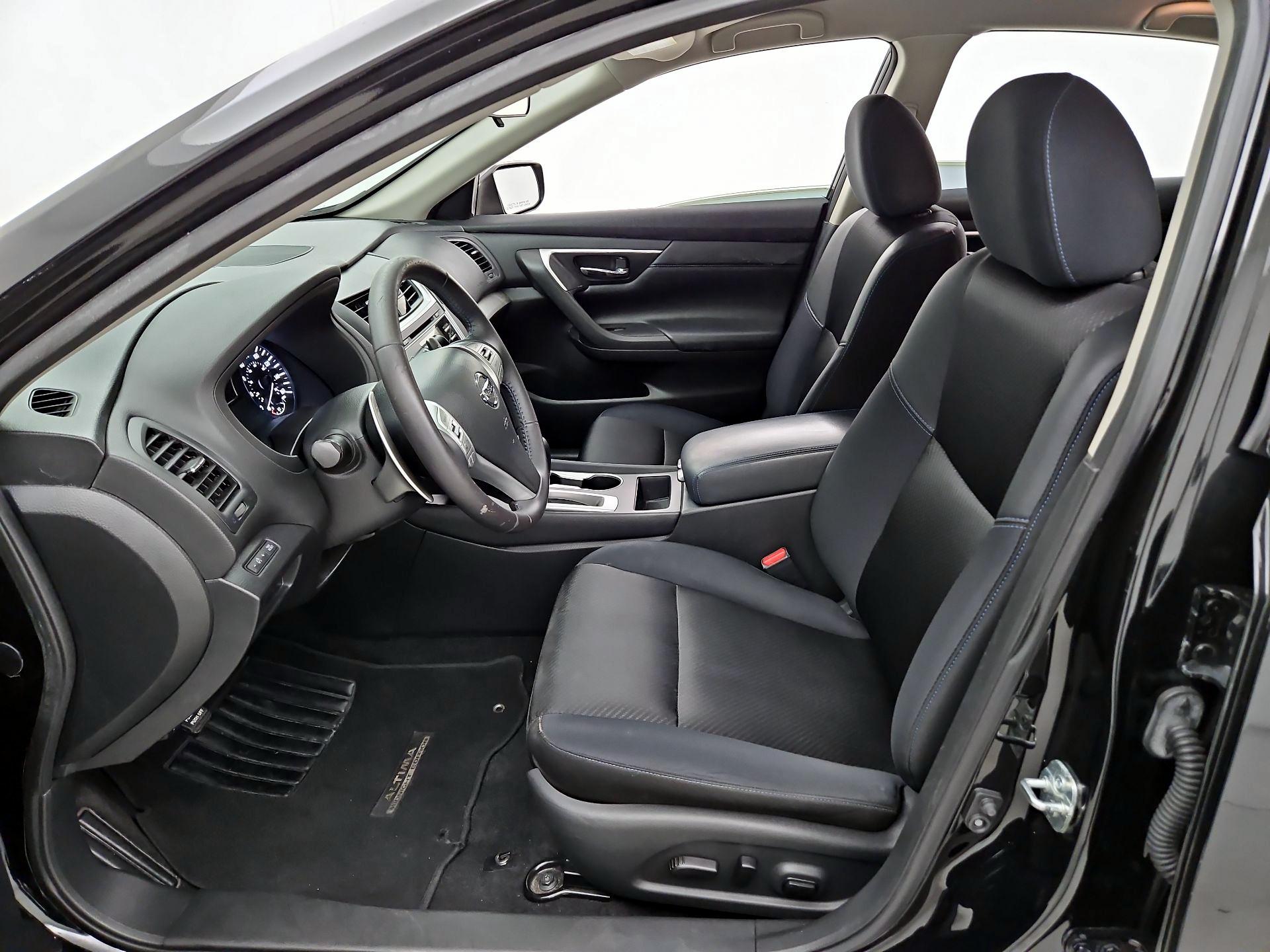 Thumbnail: 2017 Nissan Altima - 11