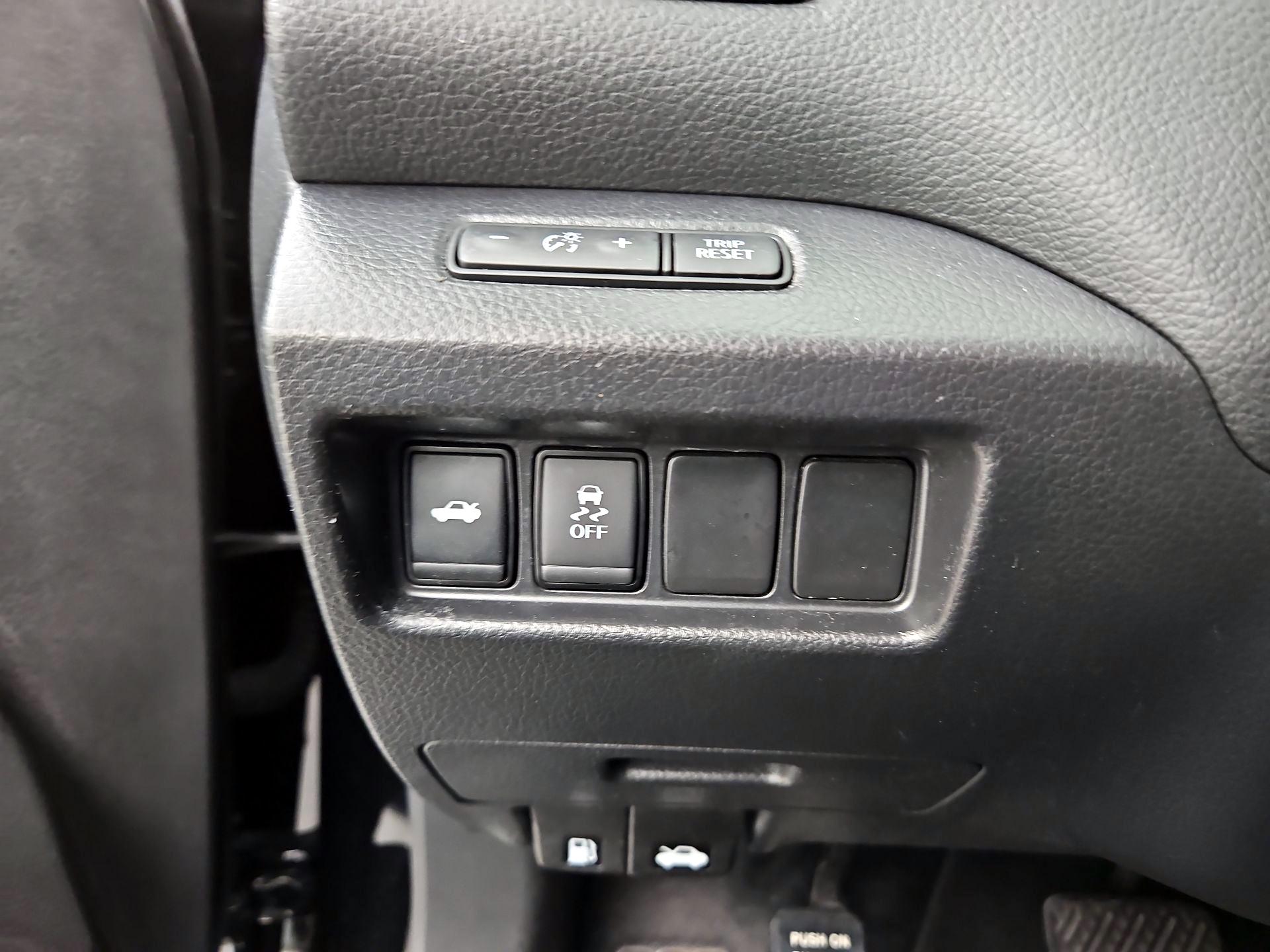 Thumbnail: 2017 Nissan Altima - 13