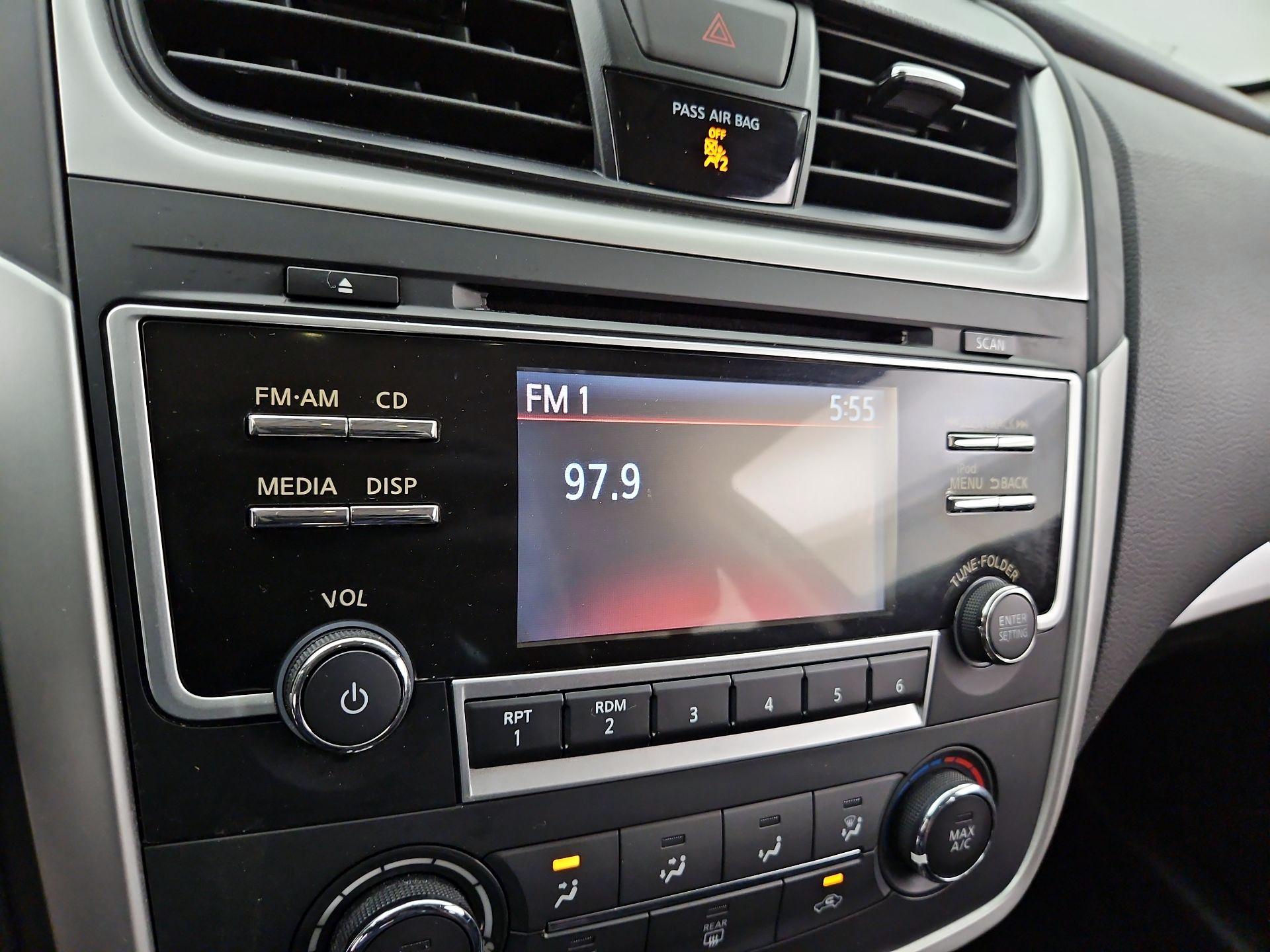 Thumbnail: 2017 Nissan Altima - 15