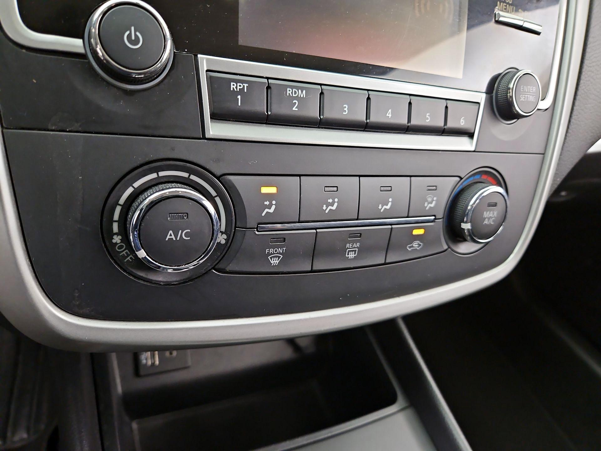 Thumbnail: 2017 Nissan Altima - 16