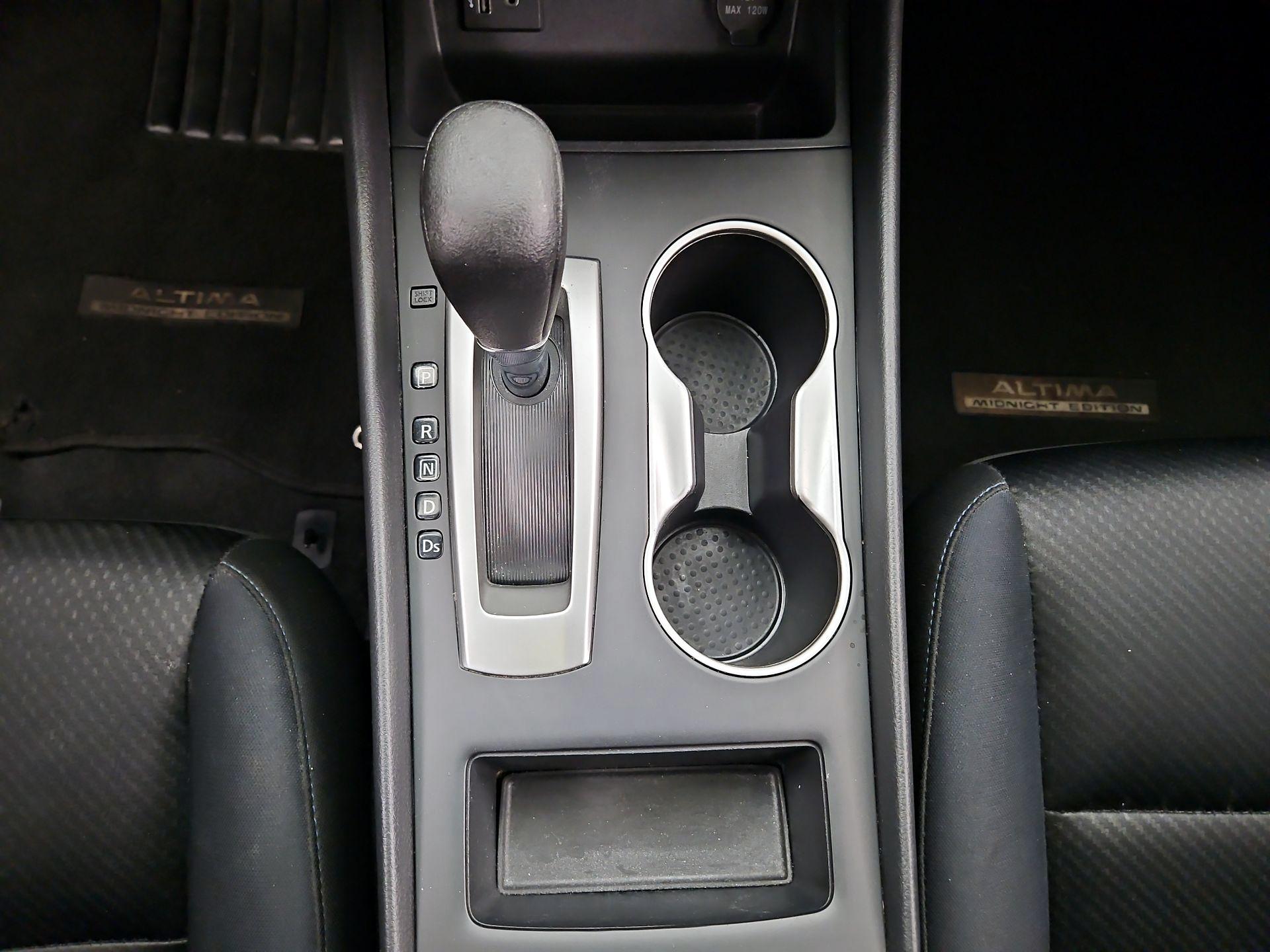 Thumbnail: 2017 Nissan Altima - 17