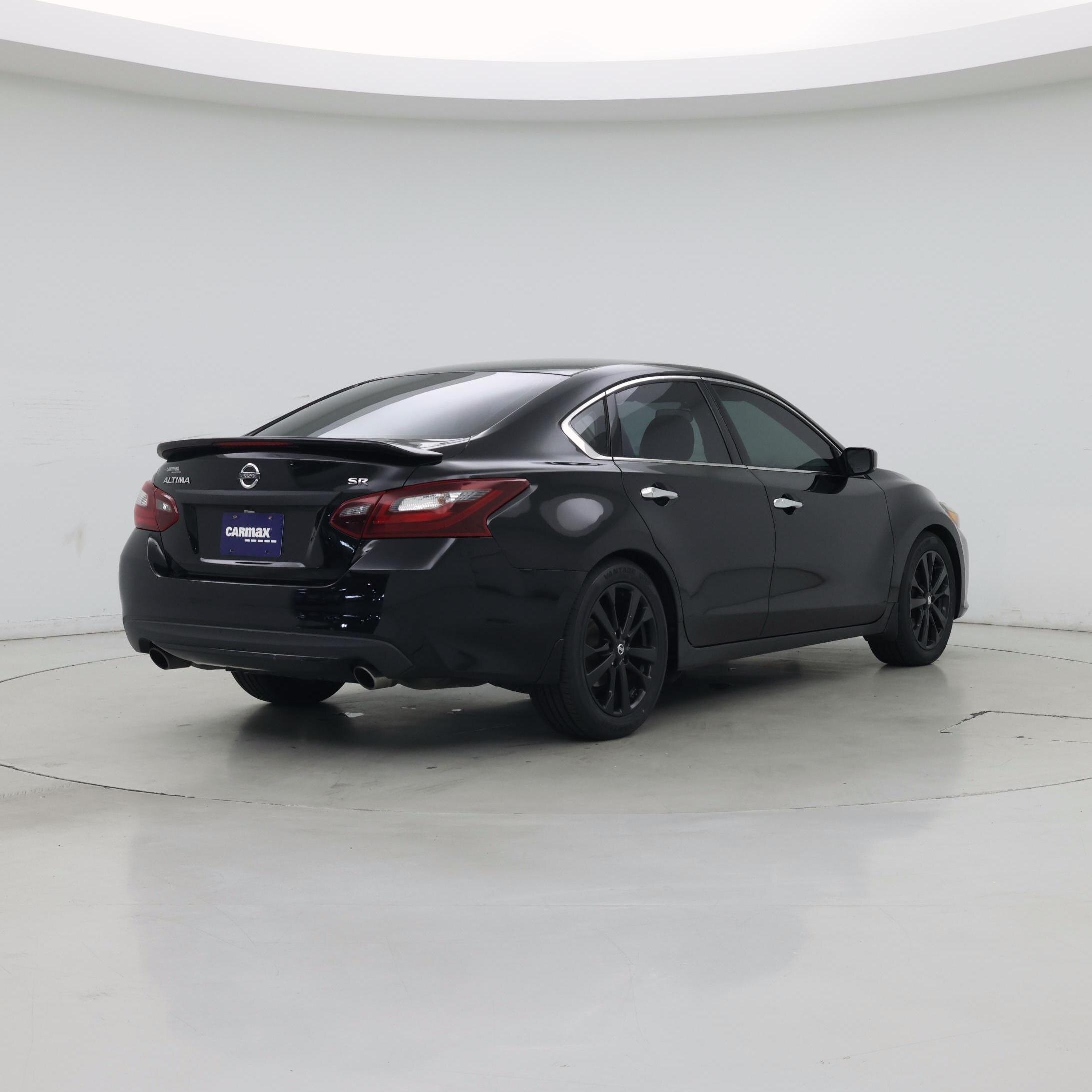 Thumbnail: 2017 Nissan Altima - 8