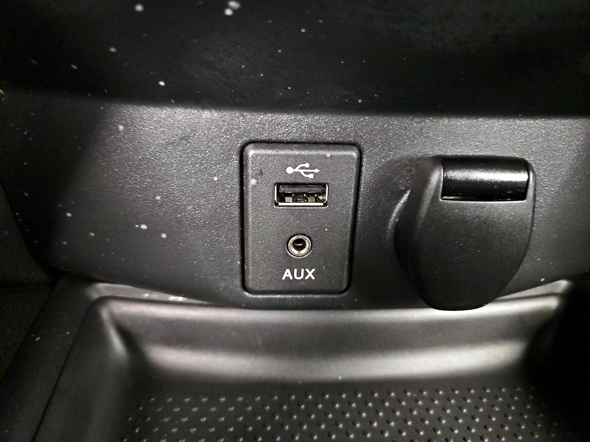 Thumbnail: 2016 Nissan Rogue - 18