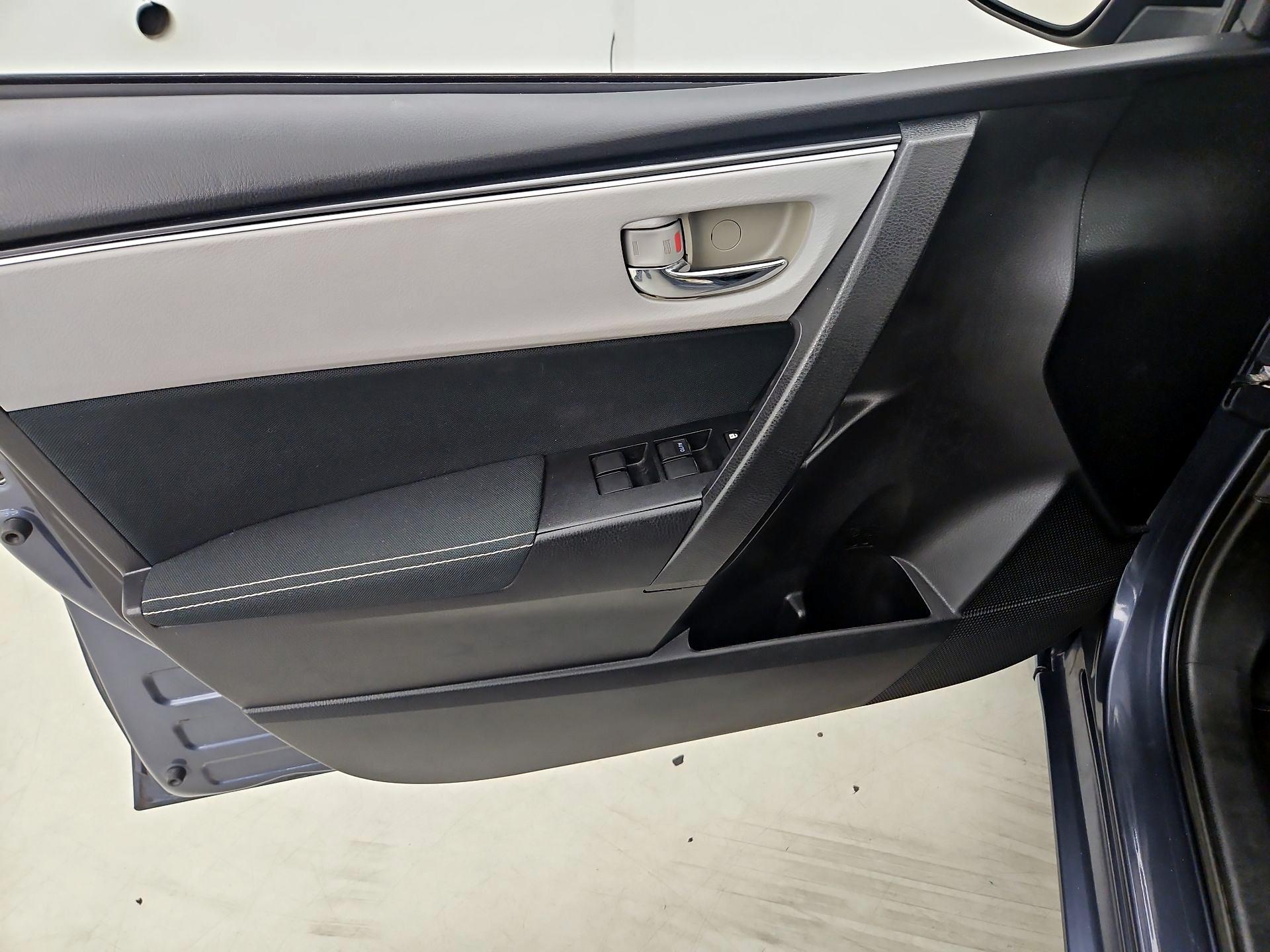 Thumbnail: 2017 Toyota Corolla - 12