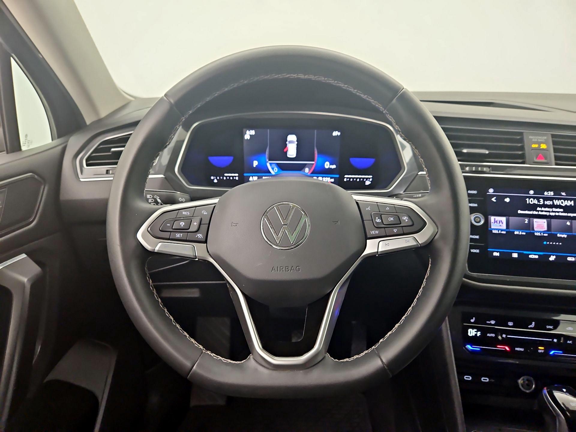 Thumbnail: 2022 Volkswagen Tiguan - 10