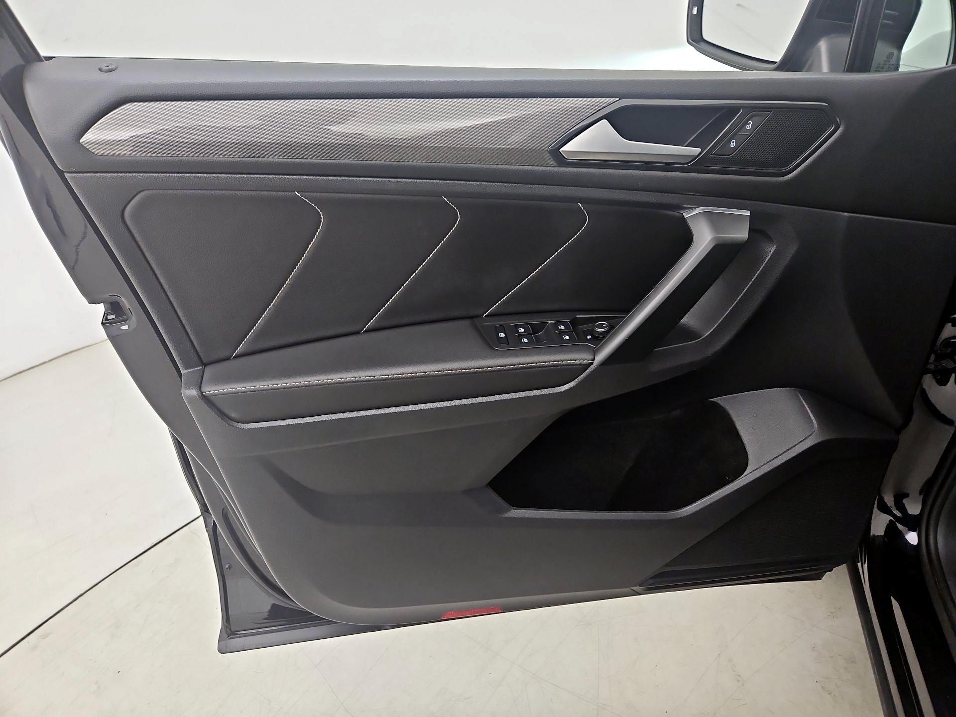 Thumbnail: 2022 Volkswagen Tiguan - 12