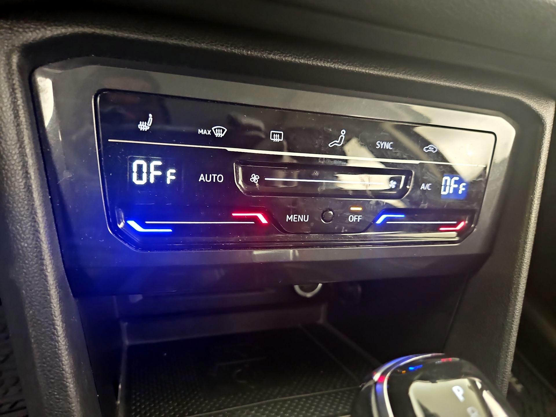 Thumbnail: 2022 Volkswagen Tiguan - 16