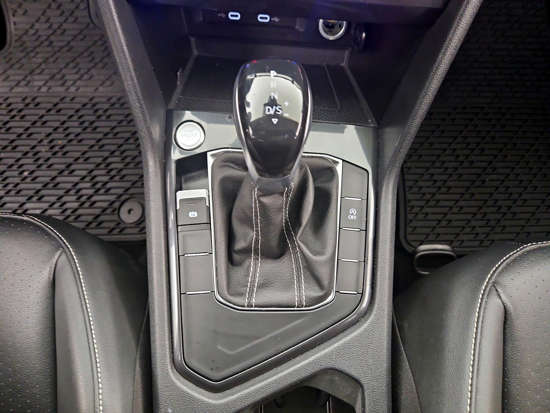 Thumbnail: 2022 Volkswagen Tiguan - 17