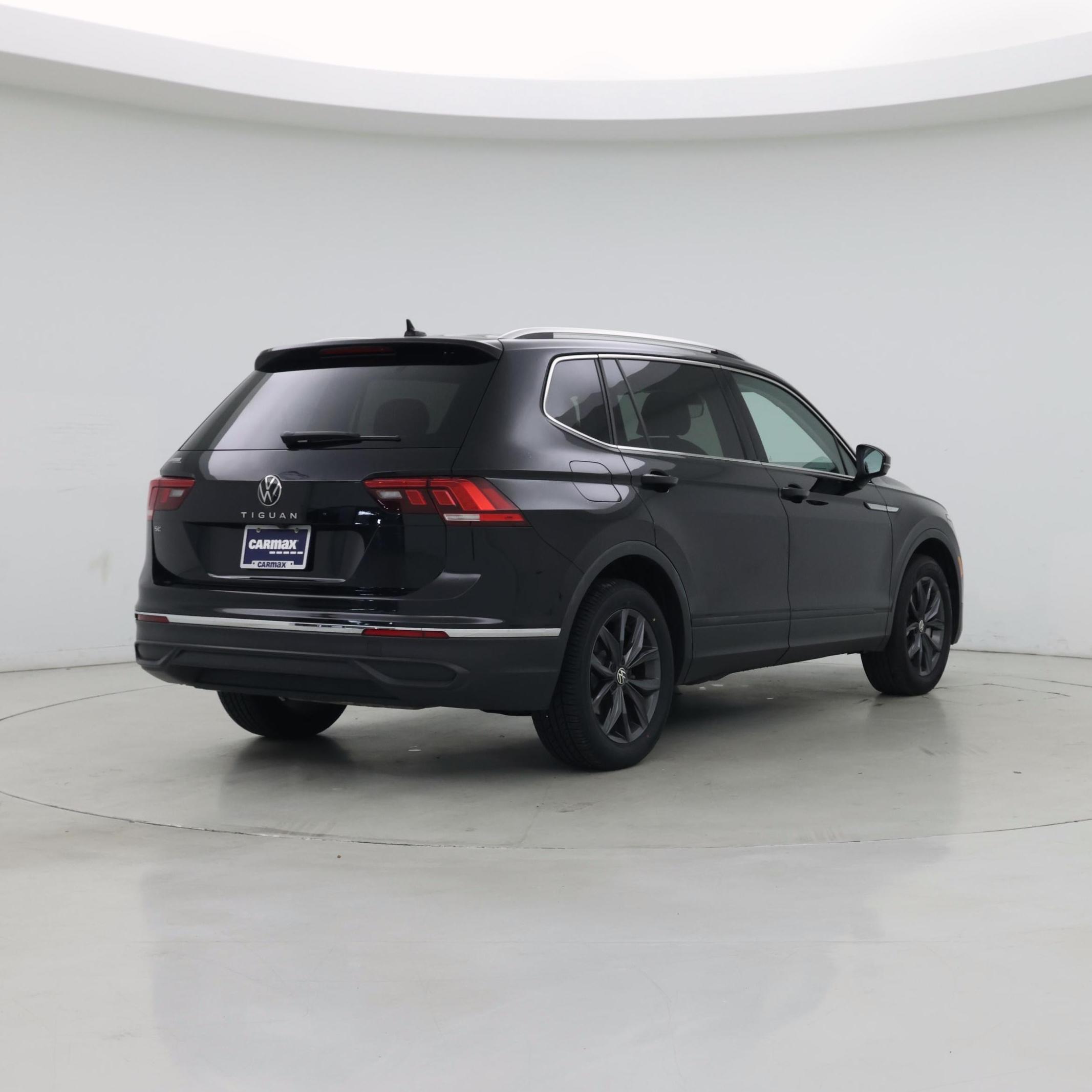 Thumbnail: 2022 Volkswagen Tiguan - 8