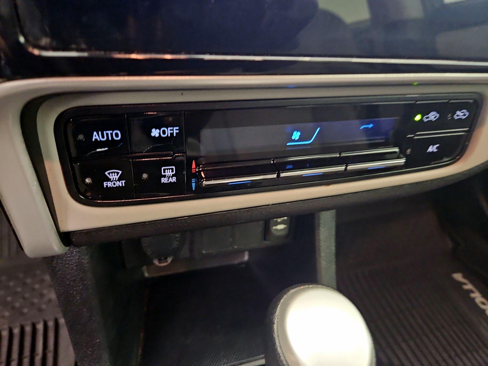 Thumbnail: 2018 Toyota Corolla - 16