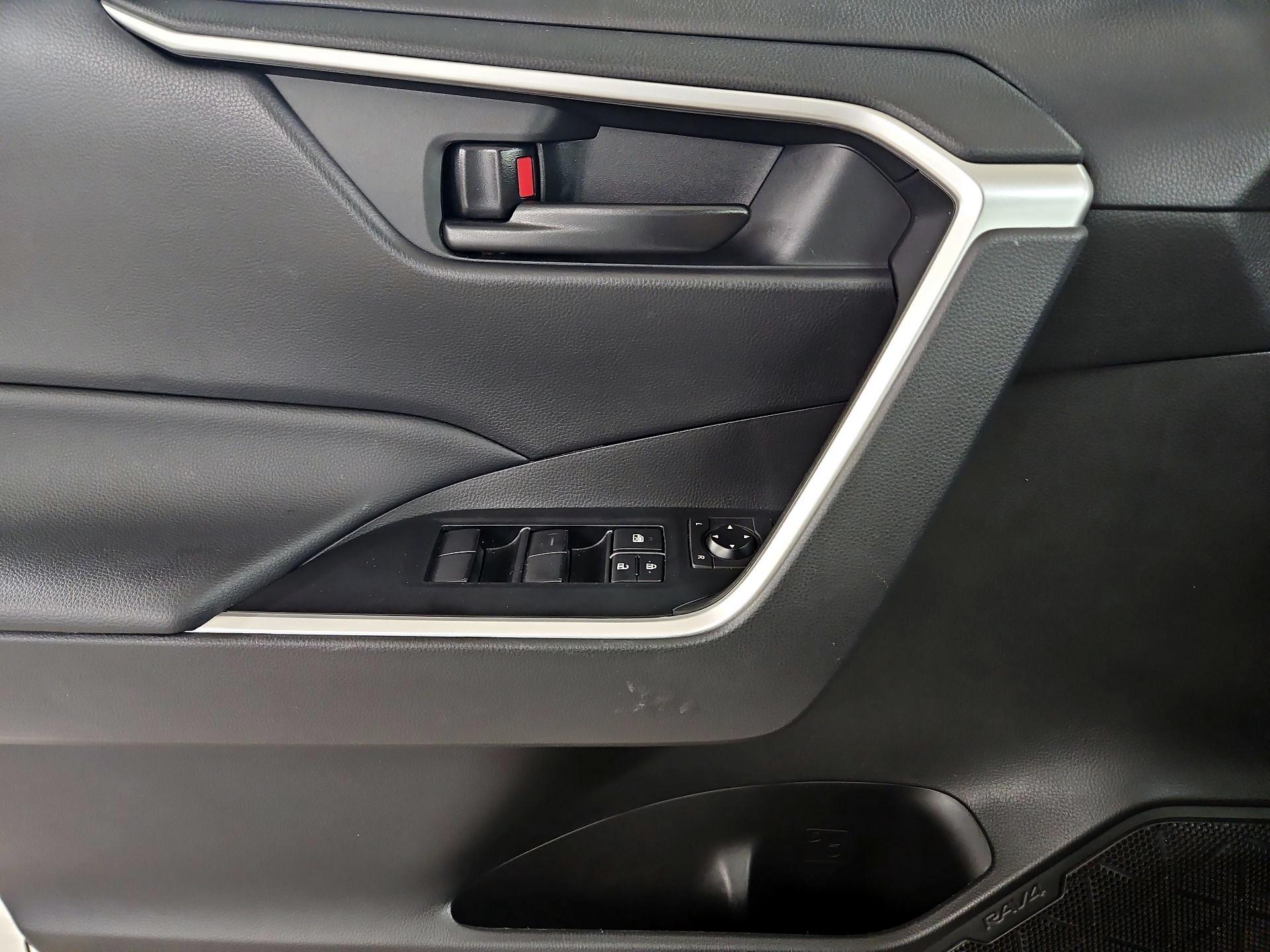 Thumbnail: 2022 Toyota RAV4 - 12