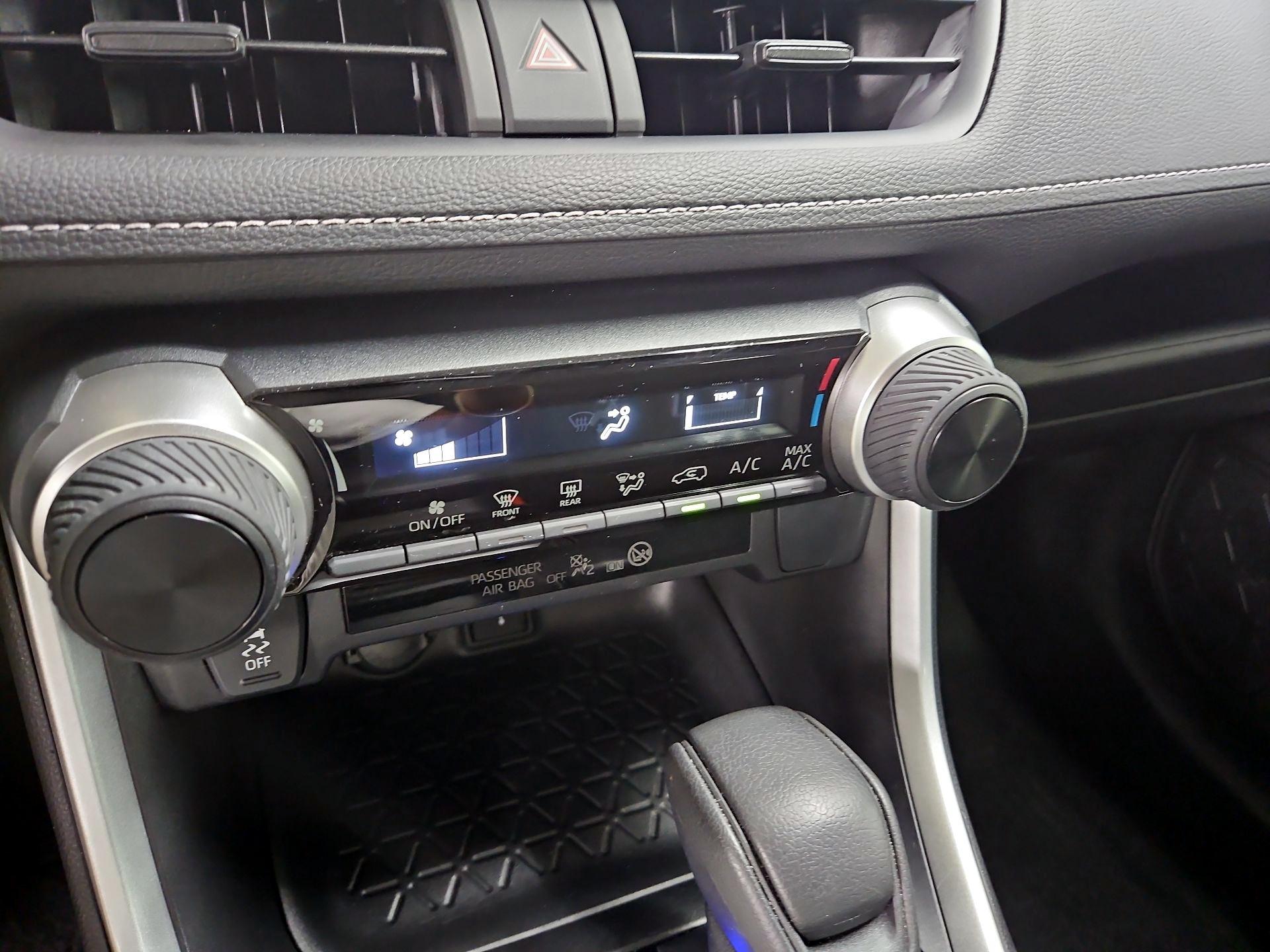 Thumbnail: 2022 Toyota RAV4 - 15