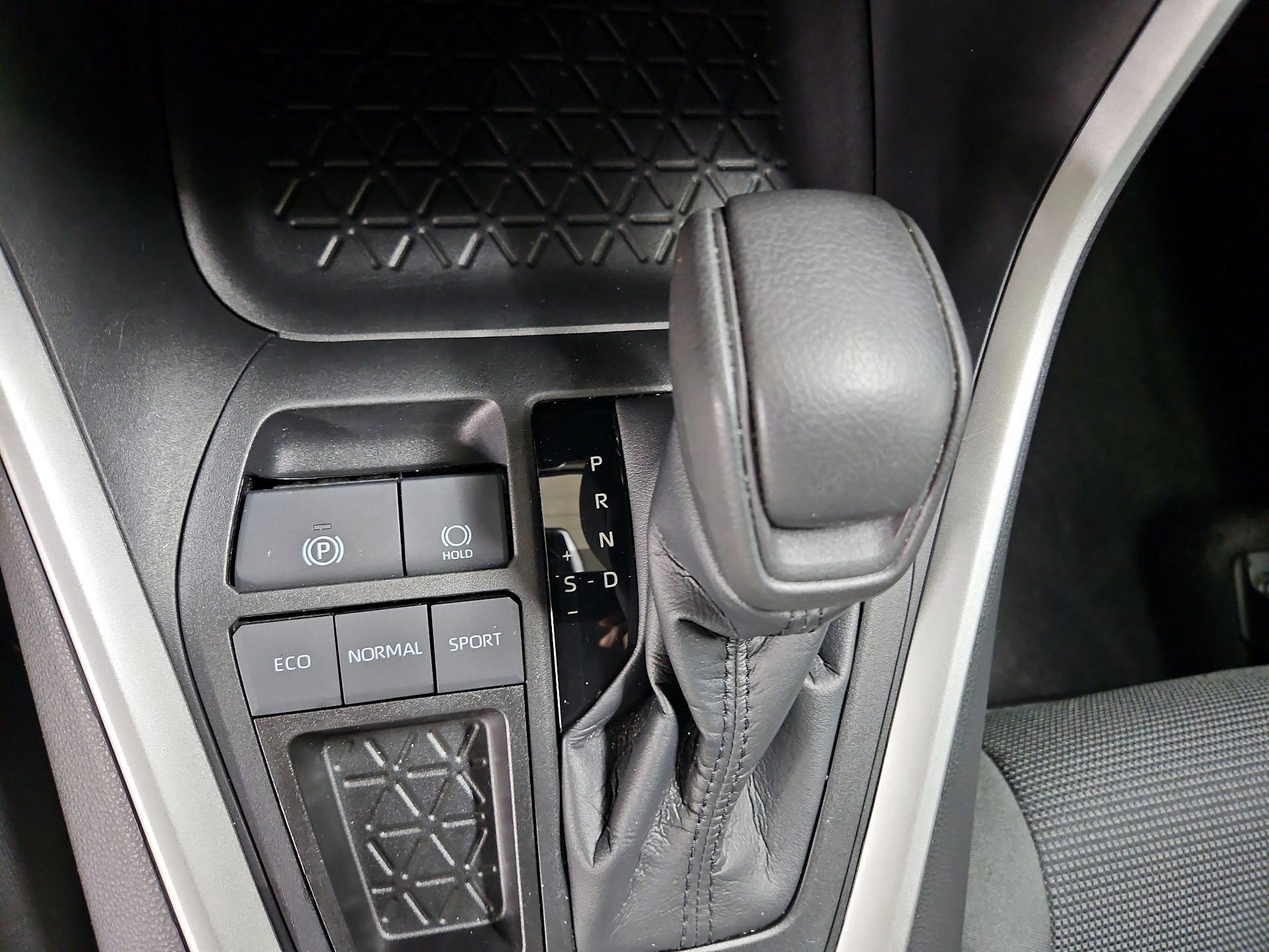 Thumbnail: 2022 Toyota RAV4 - 16