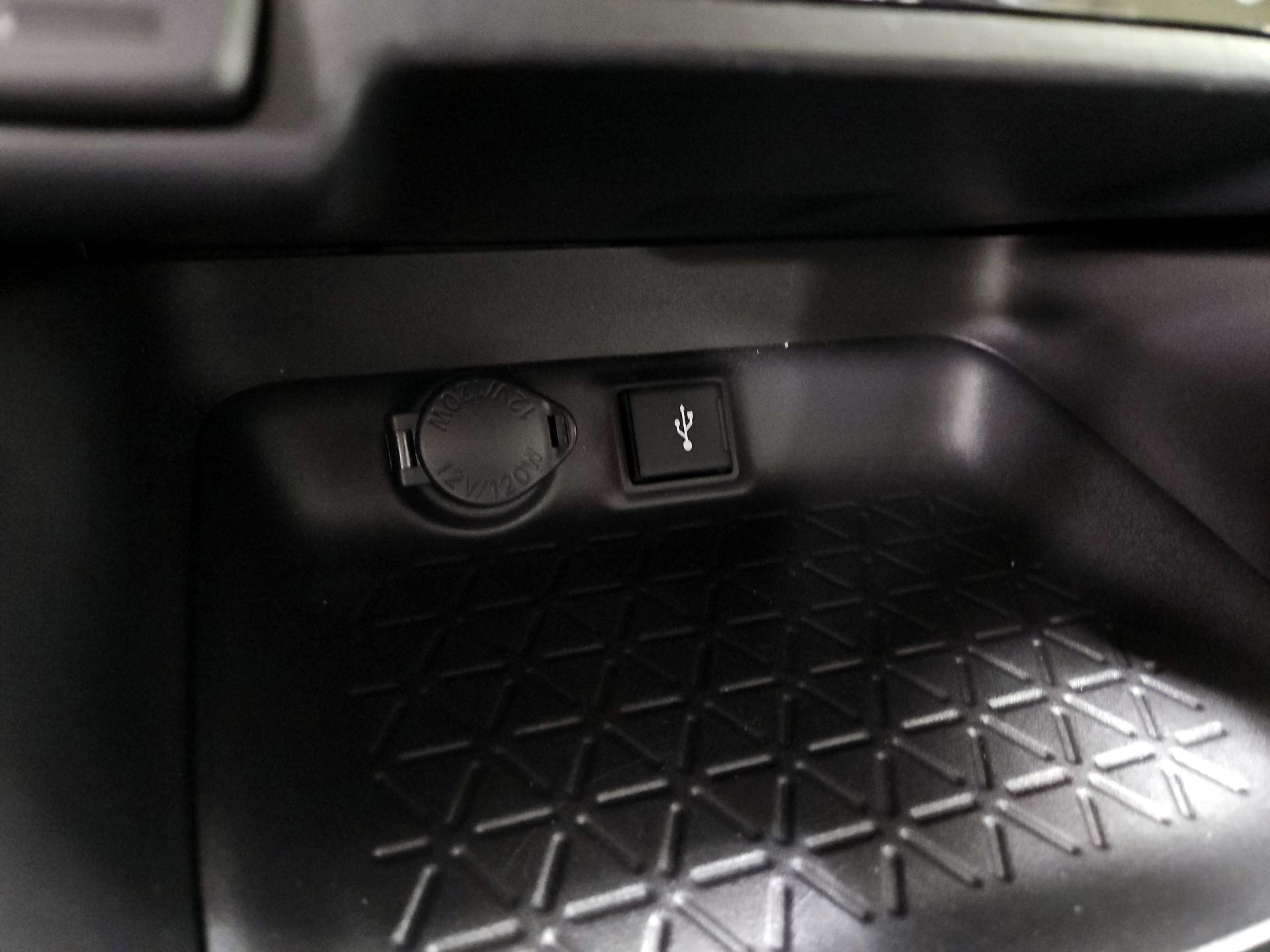 Thumbnail: 2022 Toyota RAV4 - 17