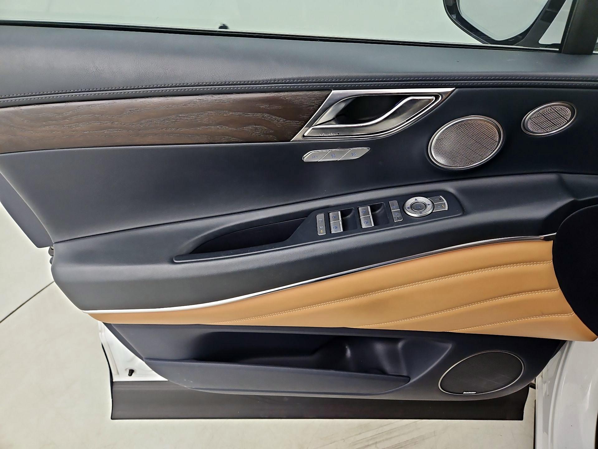 Thumbnail: 2021 Genesis GV80 - 12