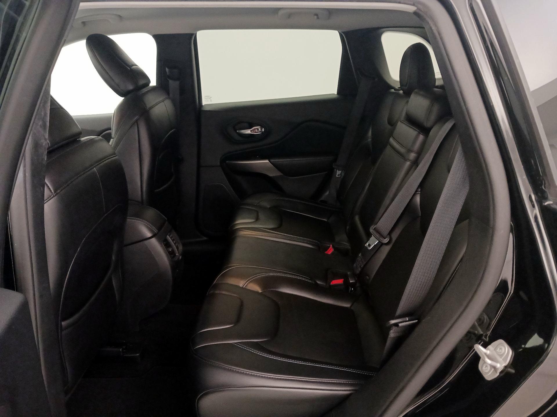 Thumbnail: 2019 Jeep Cherokee - 19