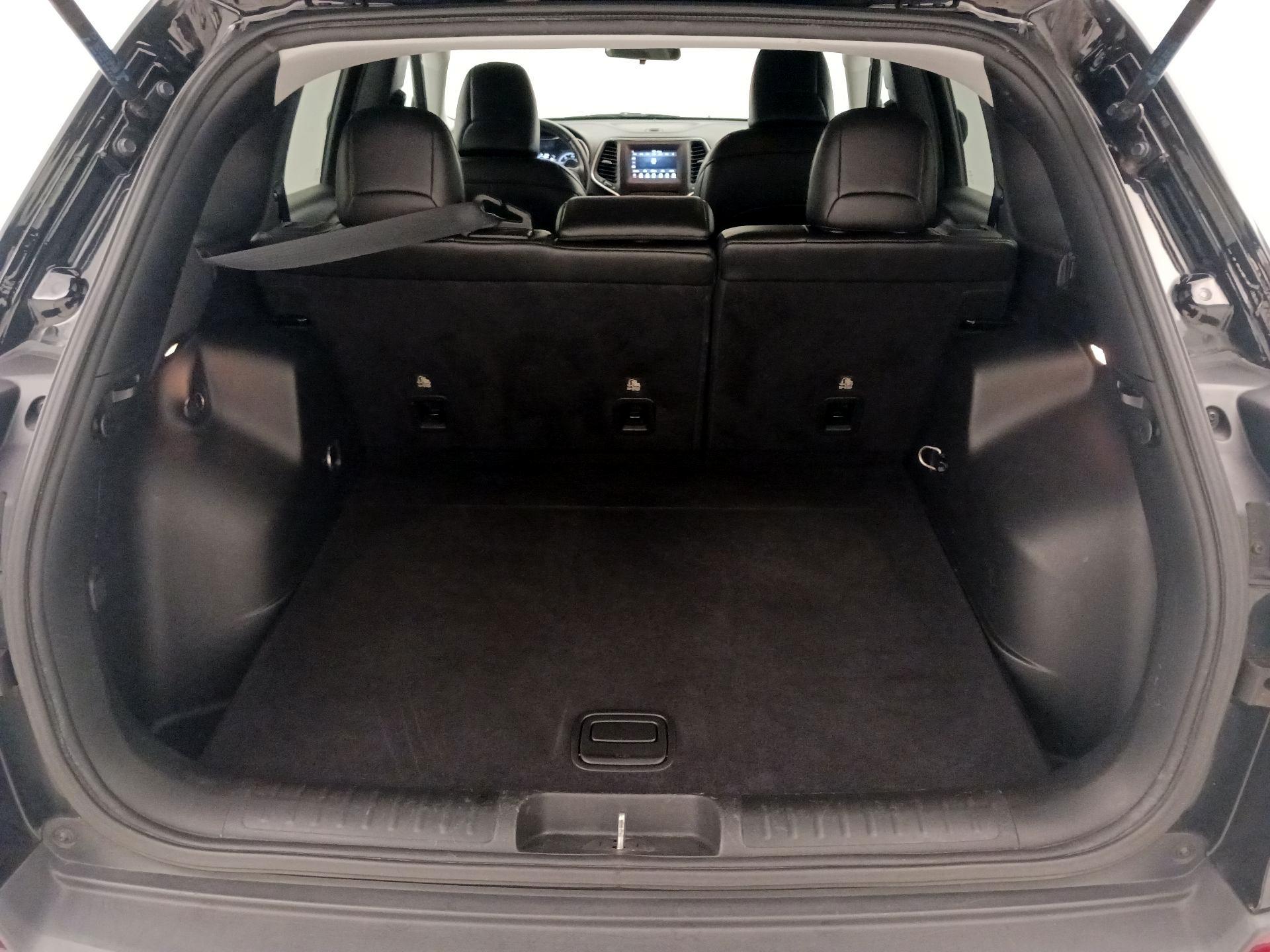 Thumbnail: 2019 Jeep Cherokee - 20