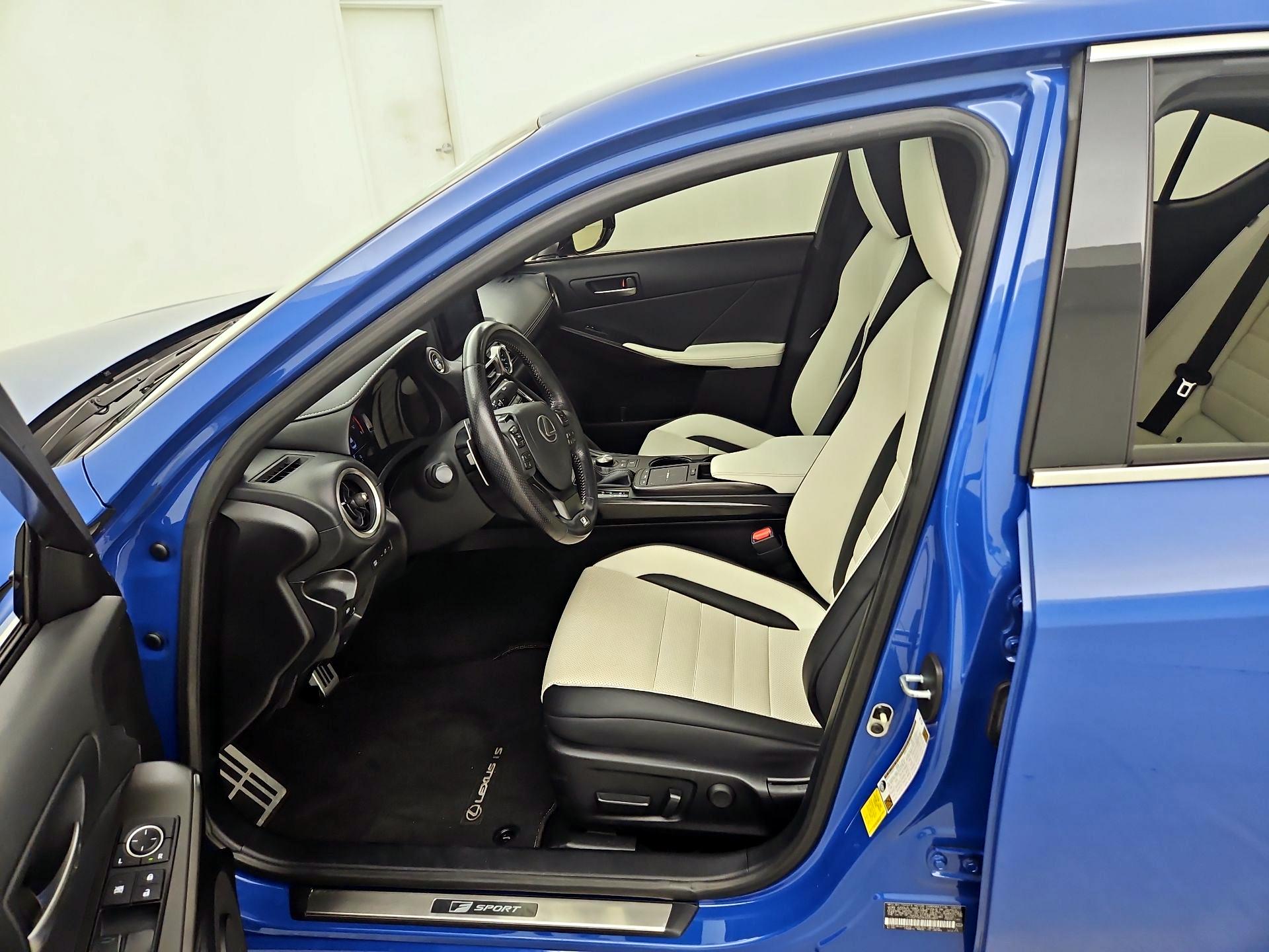 Thumbnail: 2022 Lexus IS - 11