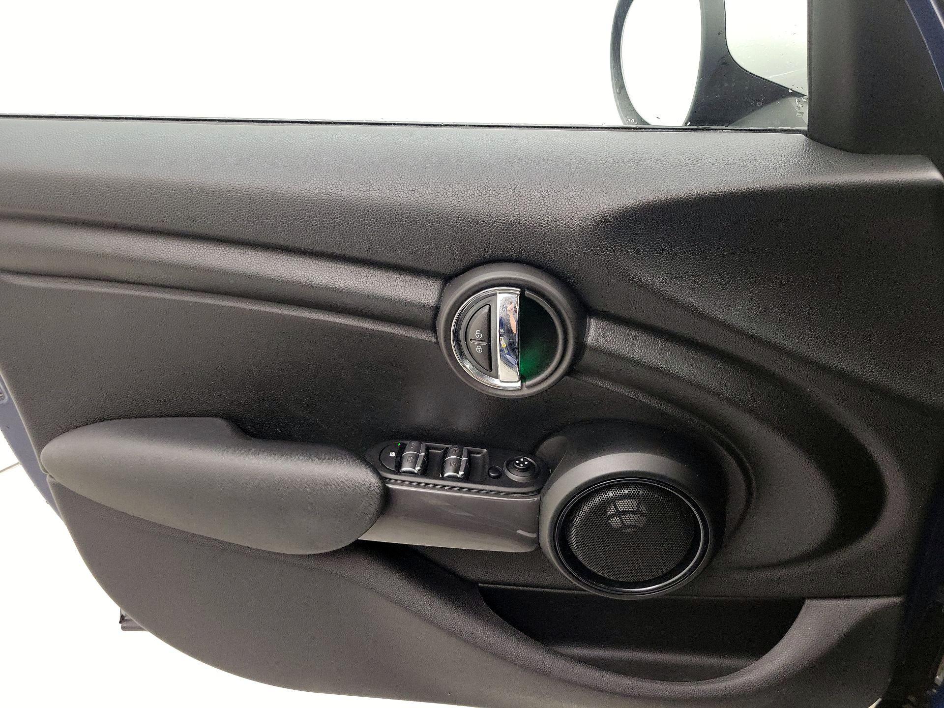 Thumbnail: 2017 MINI Cooper Hardtop - 12