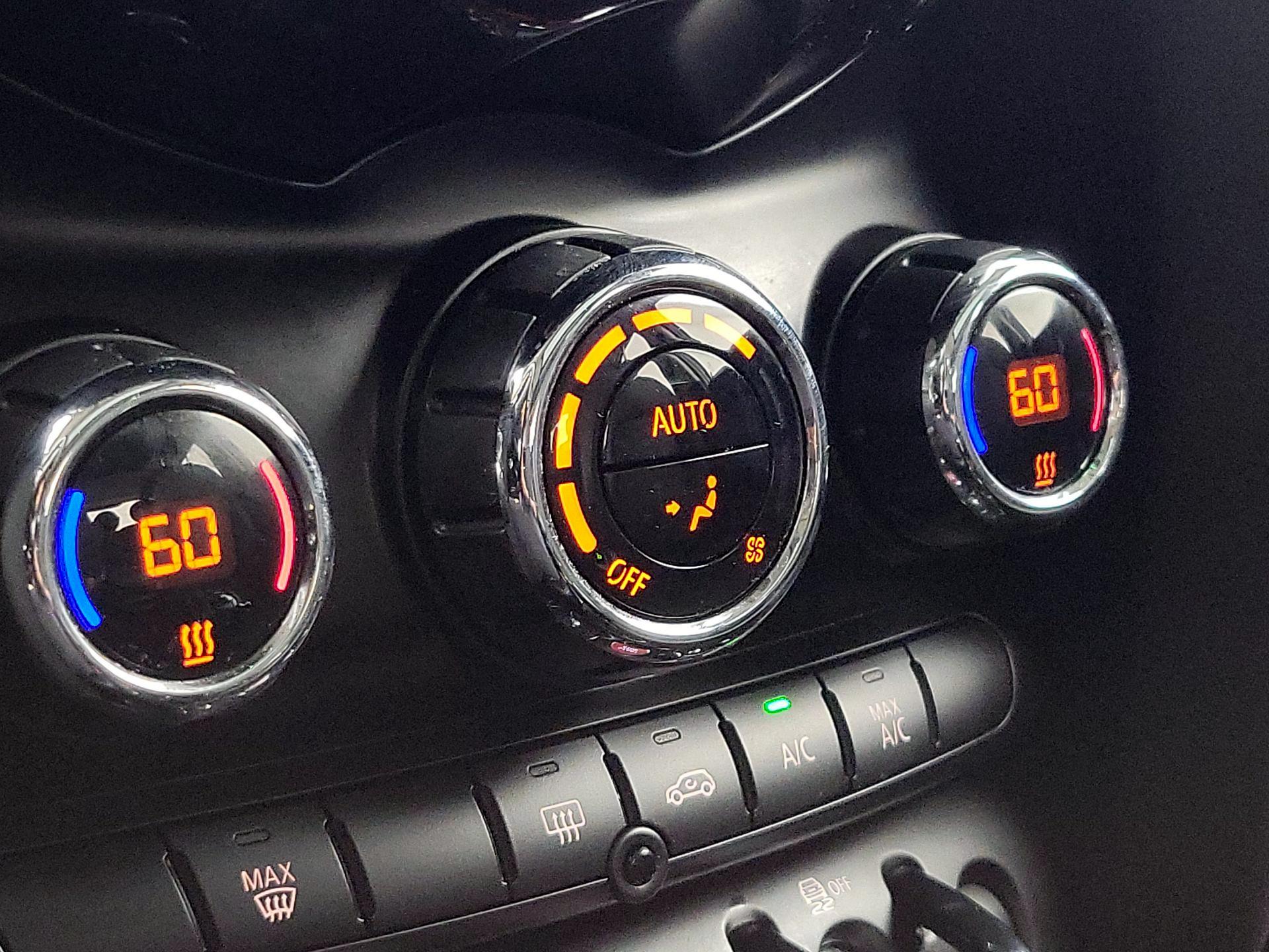 Thumbnail: 2017 MINI Cooper Hardtop - 16