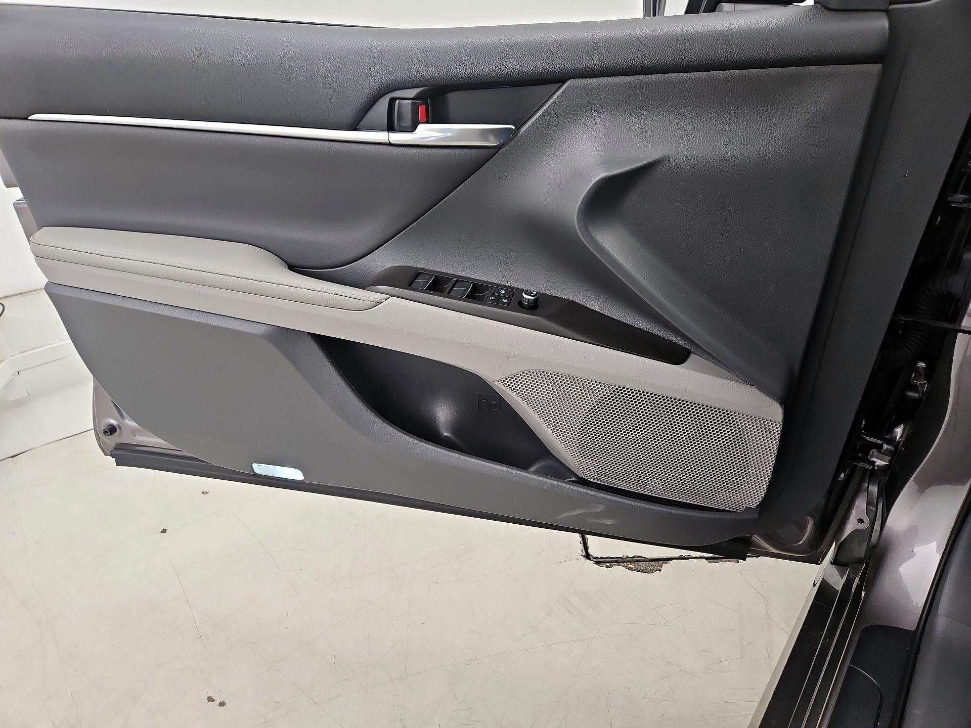 Thumbnail: 2021 Toyota Camry - 12