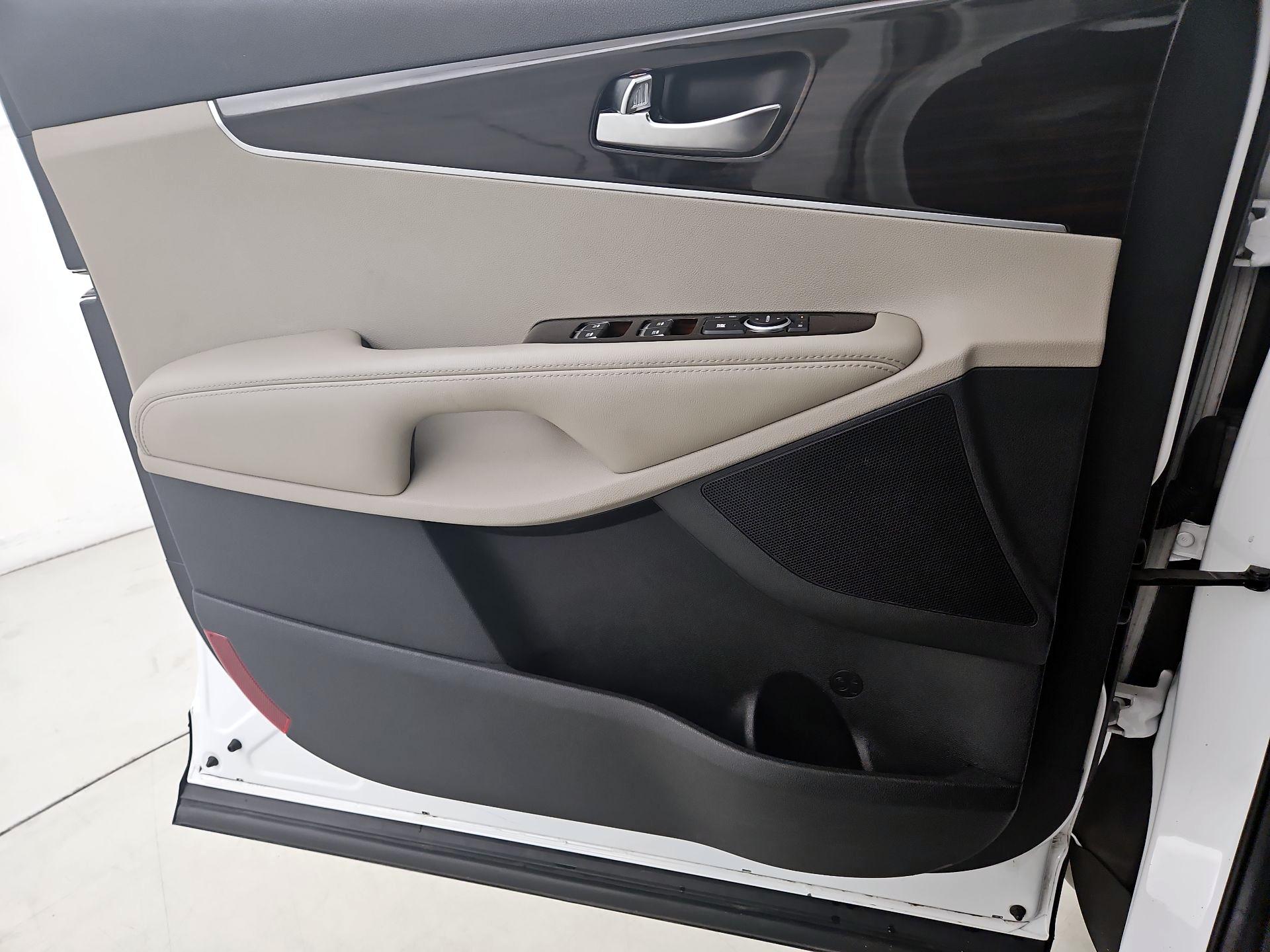 Thumbnail: 2019 Kia Sorento - 12