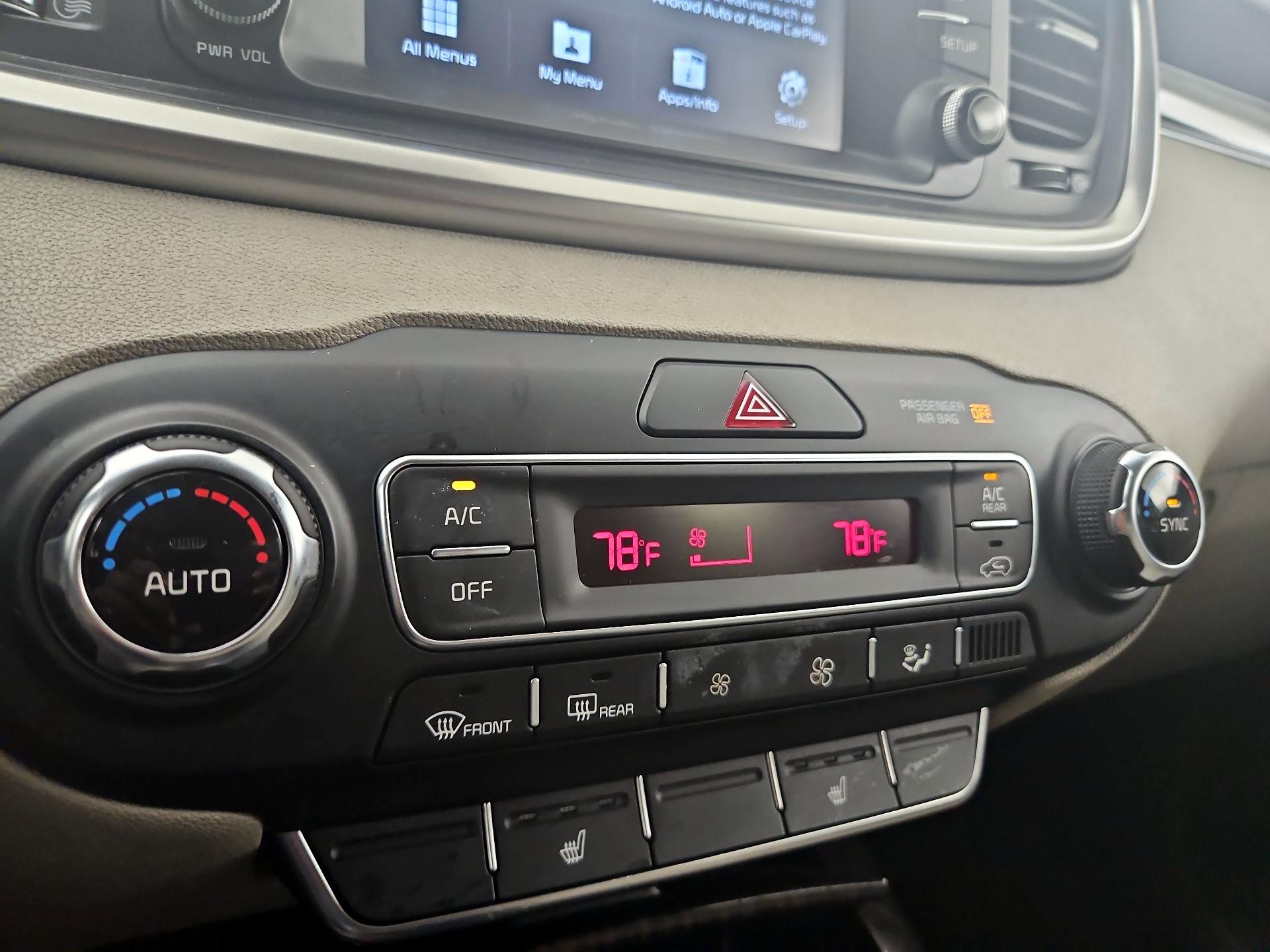 Thumbnail: 2019 Kia Sorento - 16