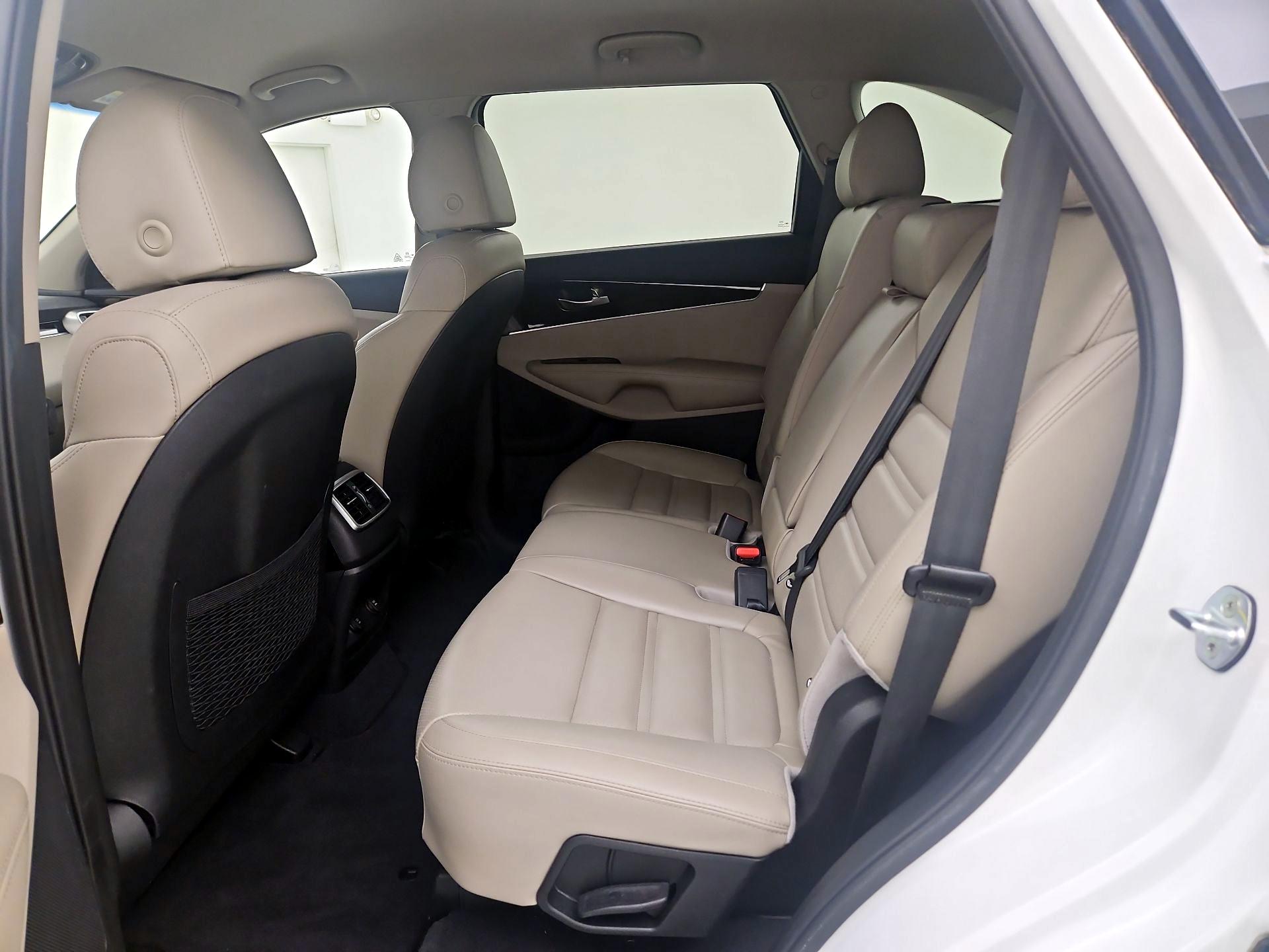 Thumbnail: 2019 Kia Sorento - 19