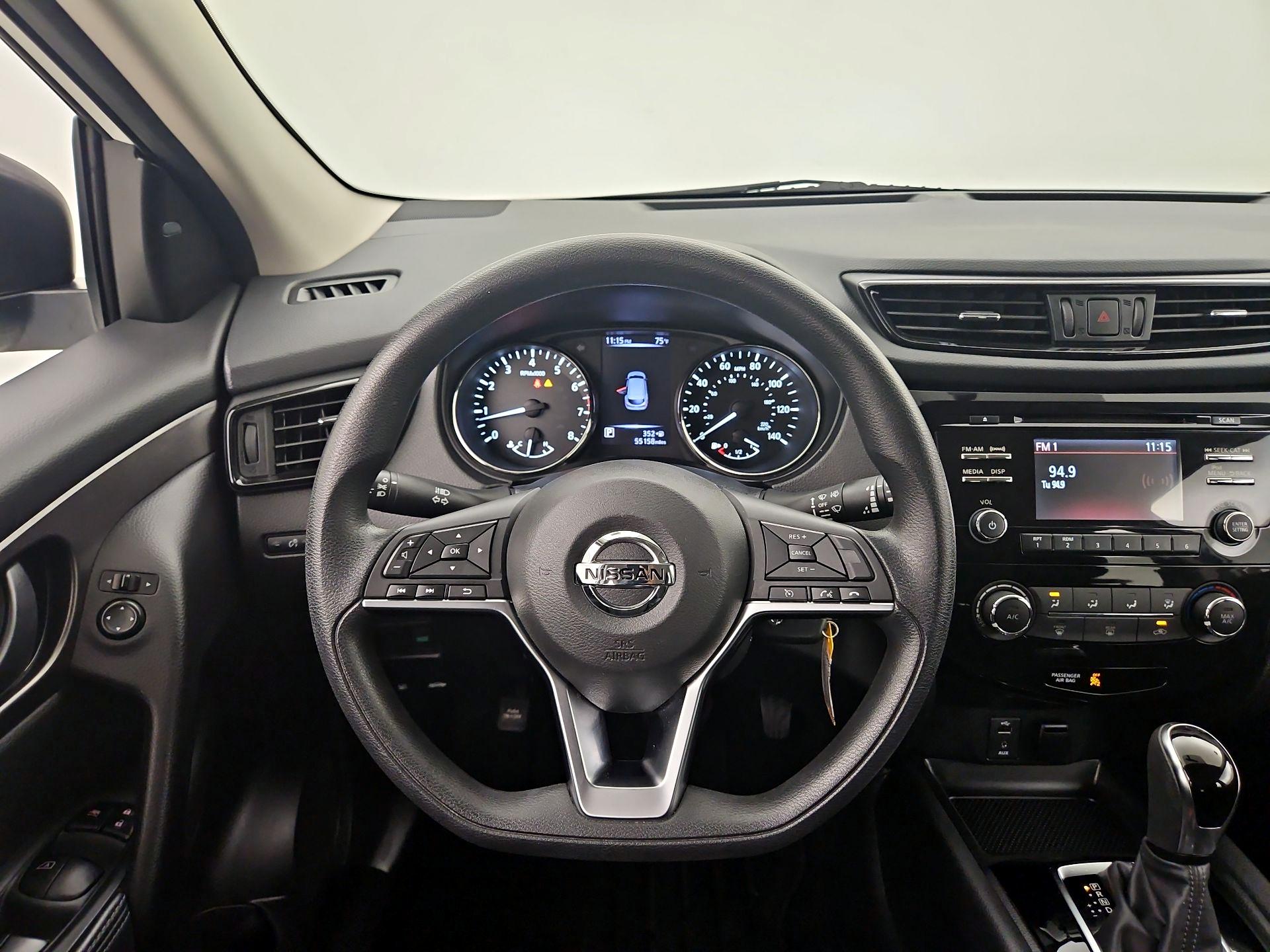 Thumbnail: 2018 Nissan Rogue Sport - 10